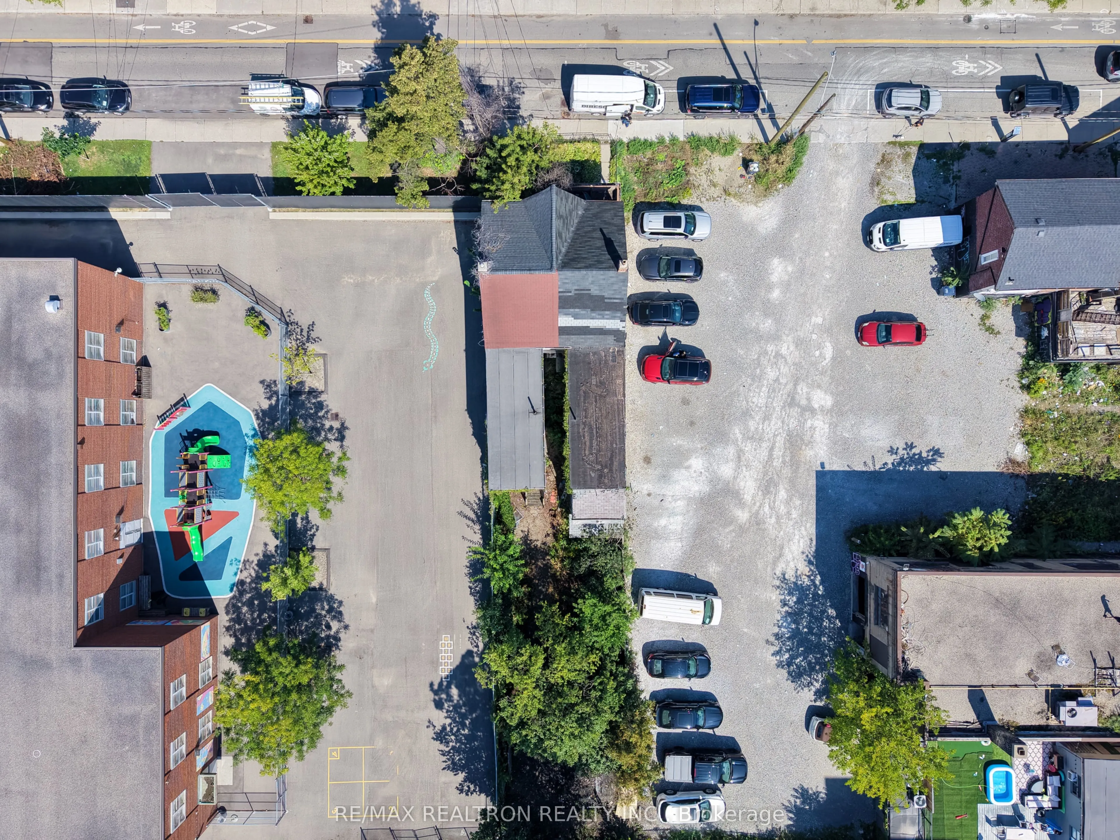 631 Richmond Street W