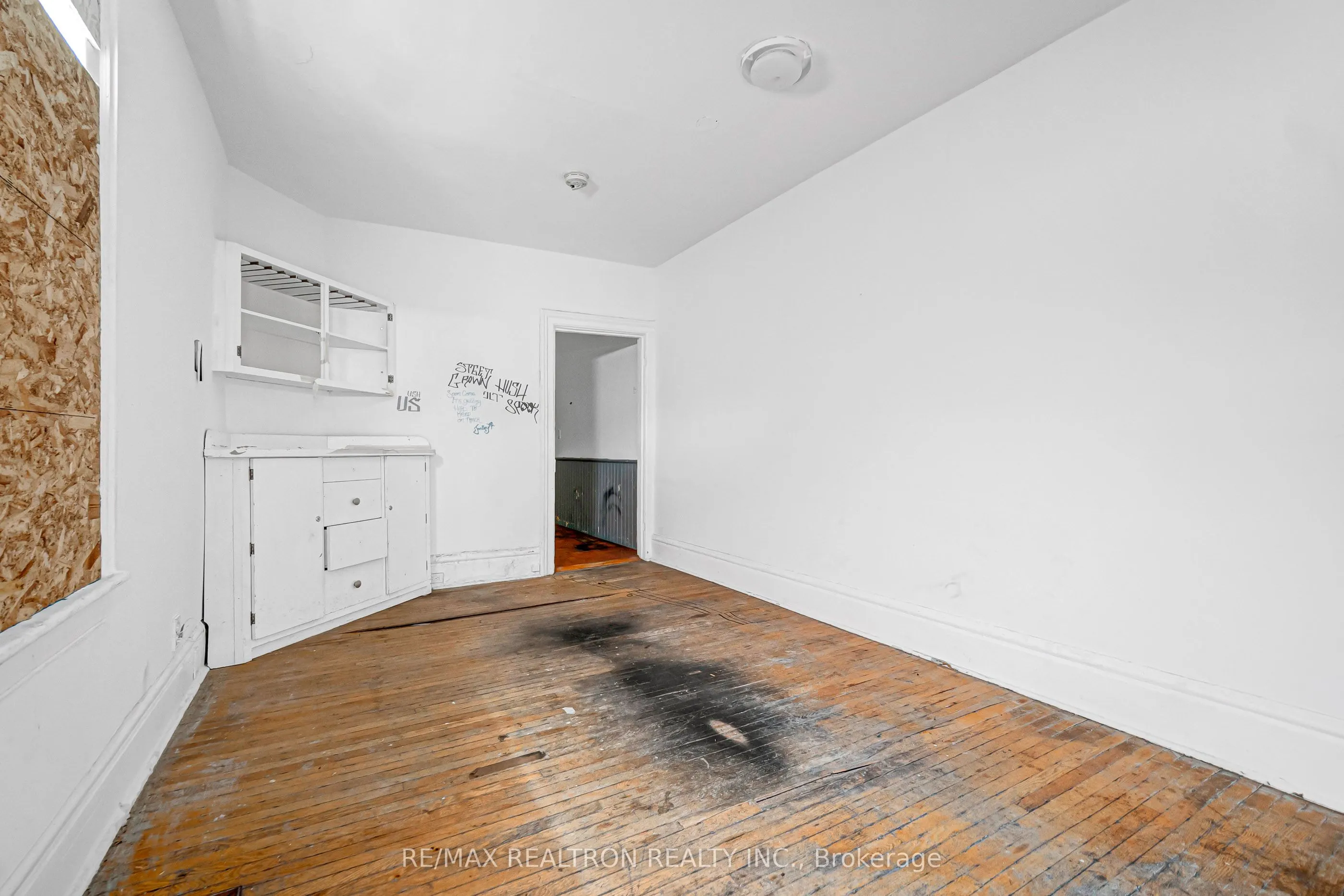 631 Richmond Street W