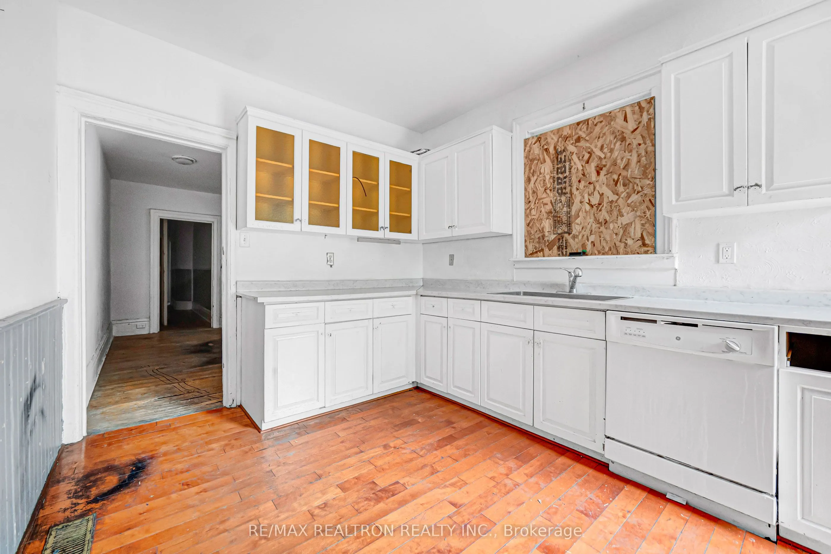 631 Richmond Street W