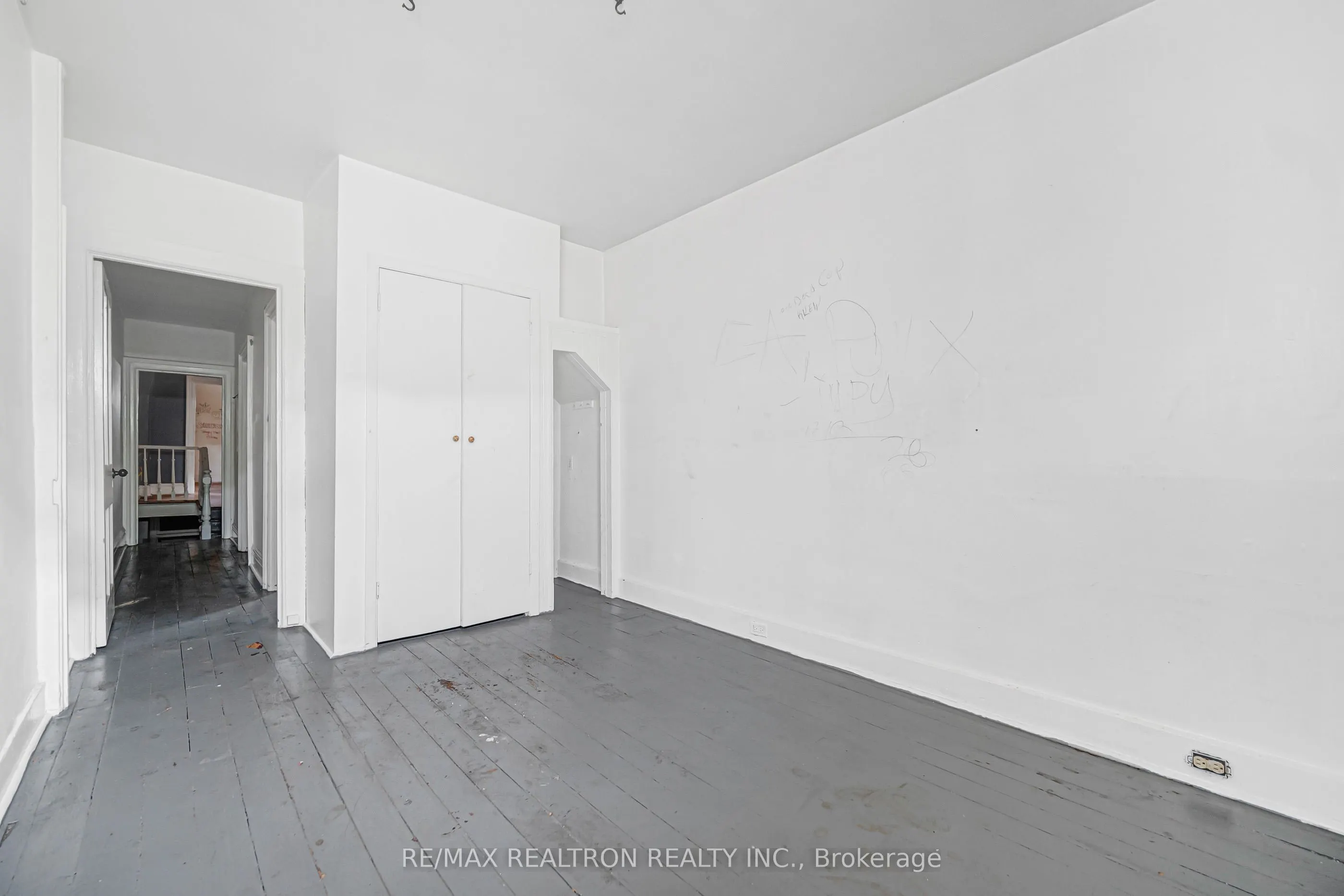 631 Richmond Street W