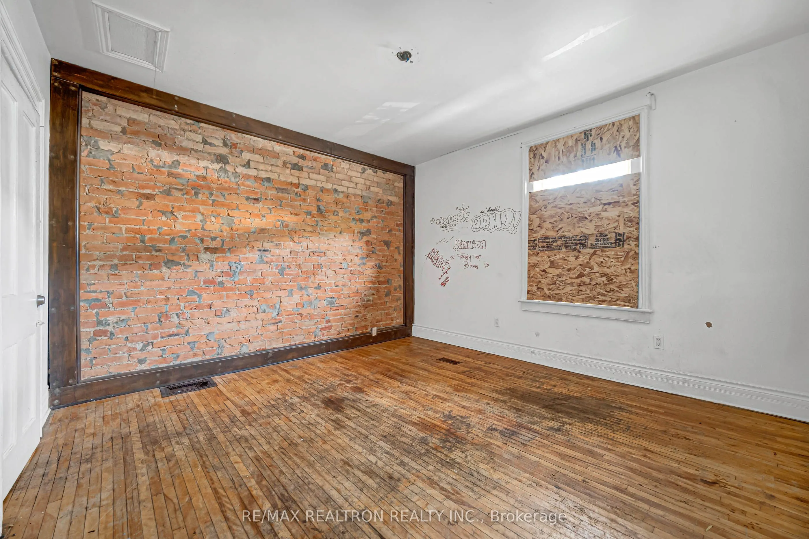 631 Richmond Street W