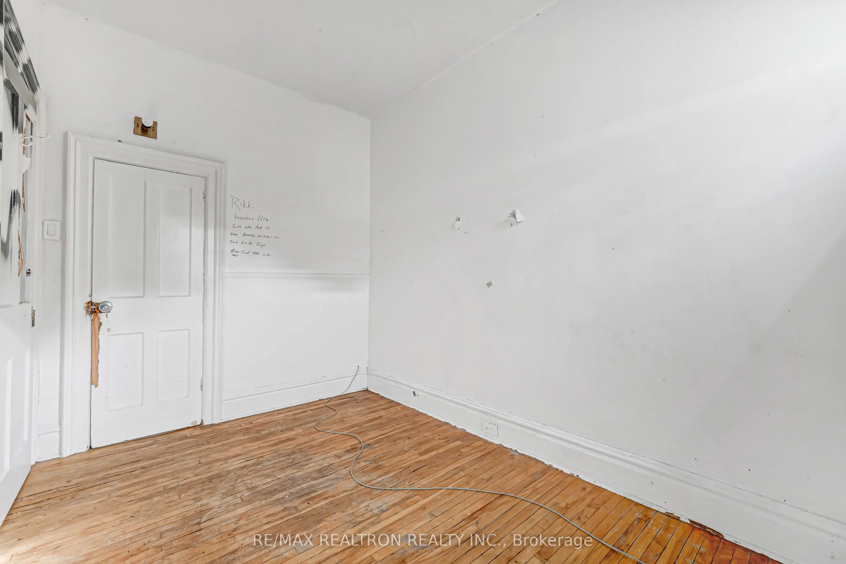 631 Richmond Street W