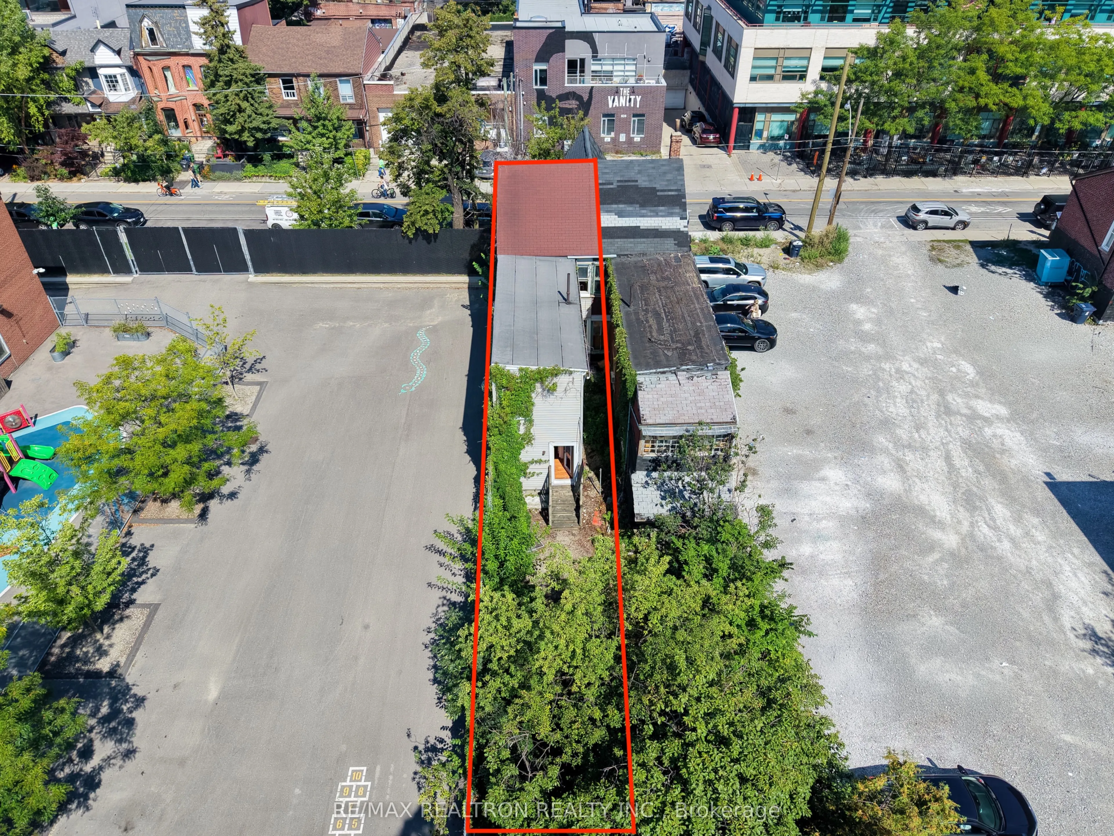 631 Richmond Street W