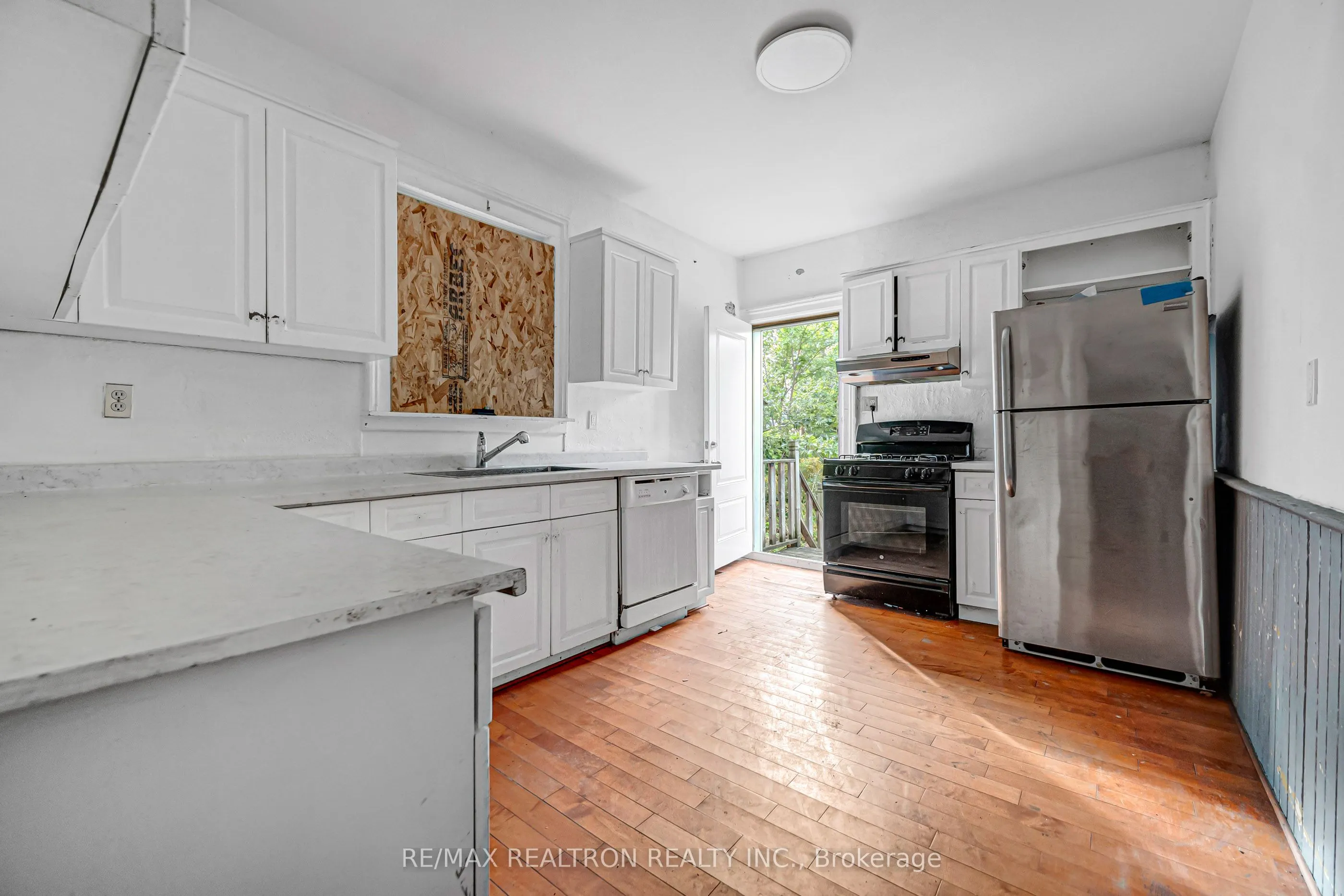 631 Richmond Street W