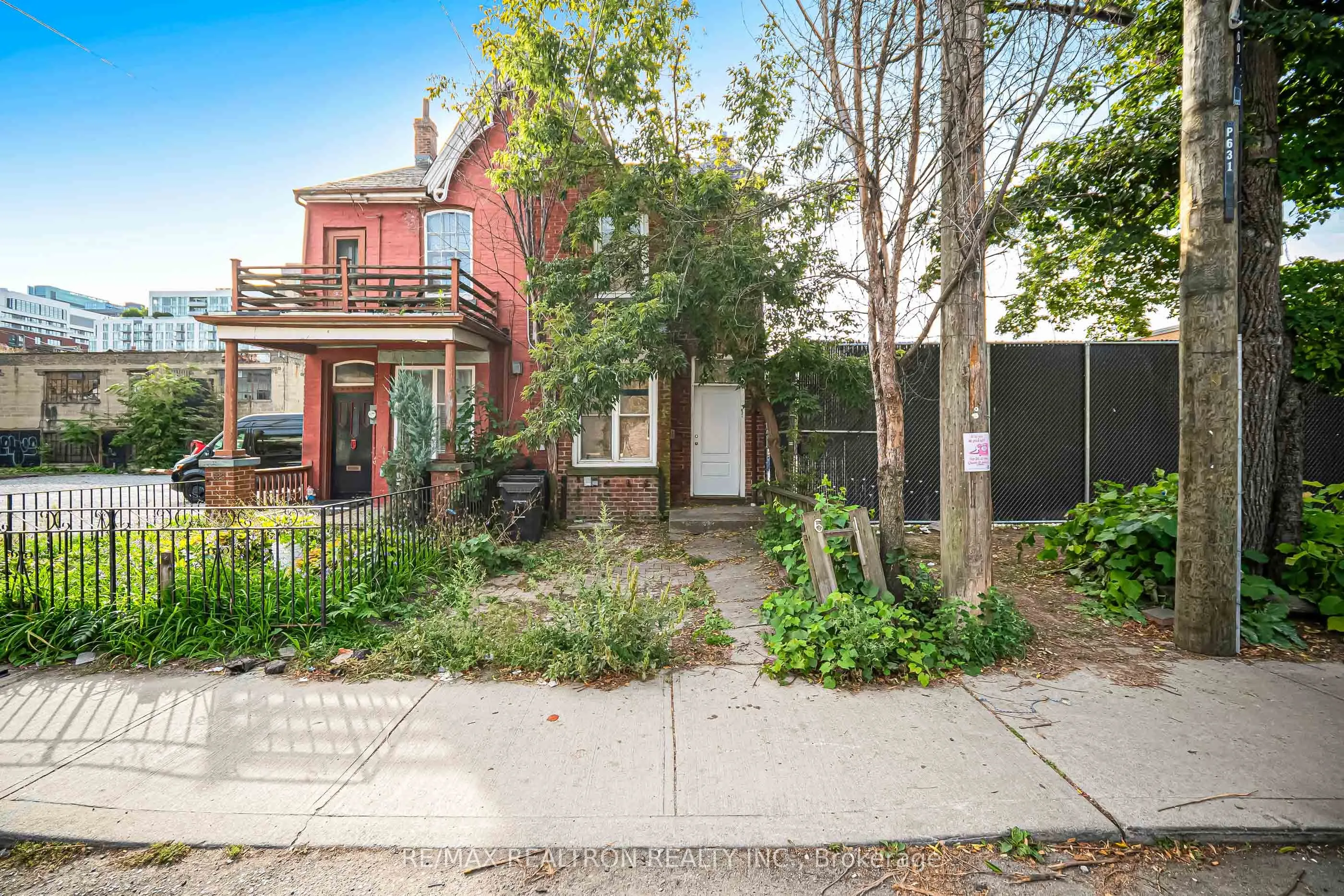 631 Richmond Street W