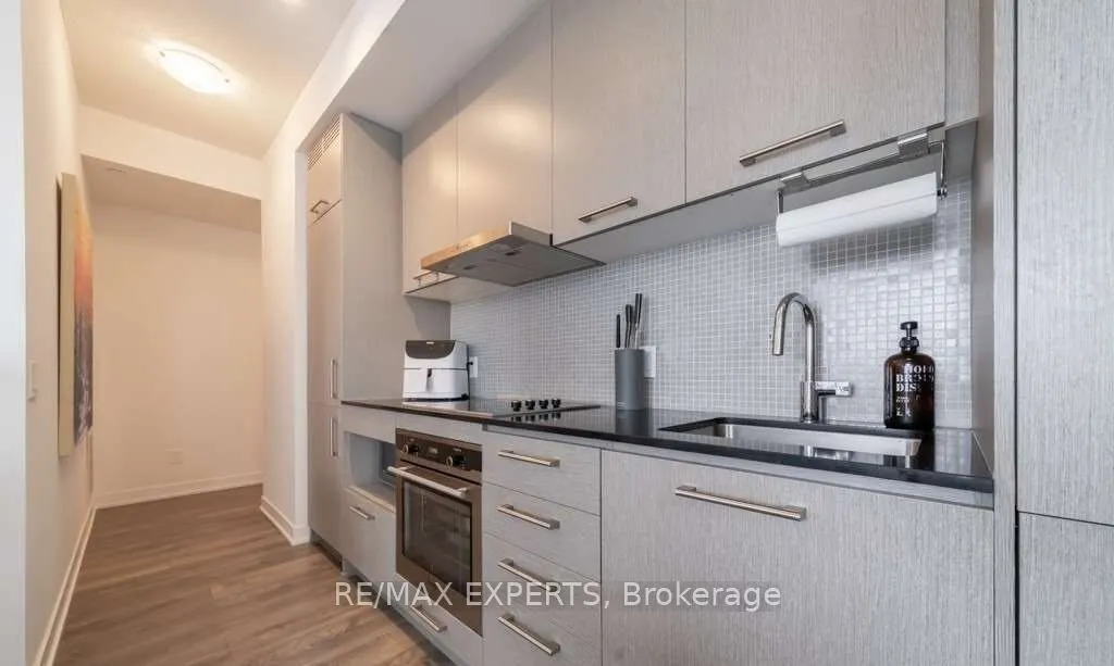 87 Peter Street #2602