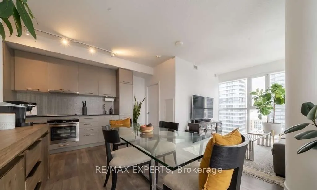 87 Peter Street #2602
