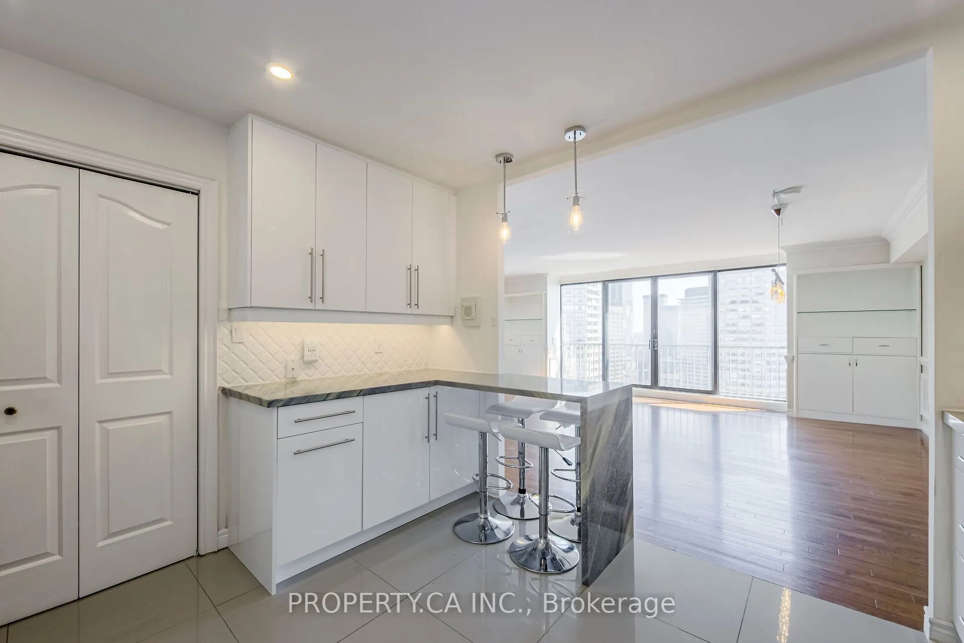 33 Harbour Square #2805