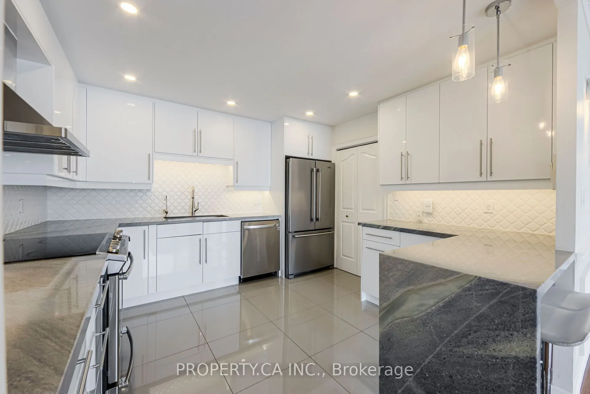 33 Harbour Square #2805