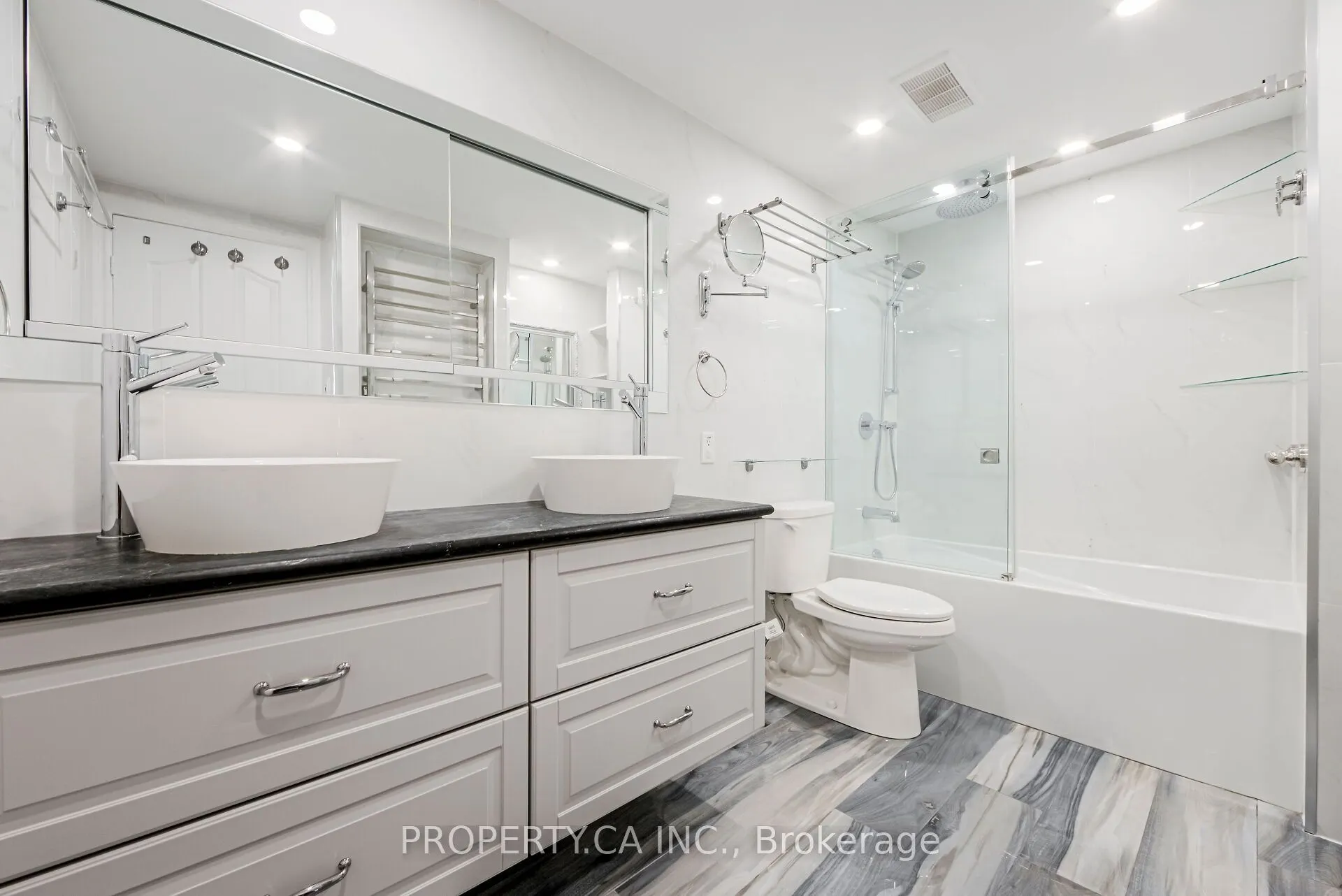 33 Harbour Square #2805