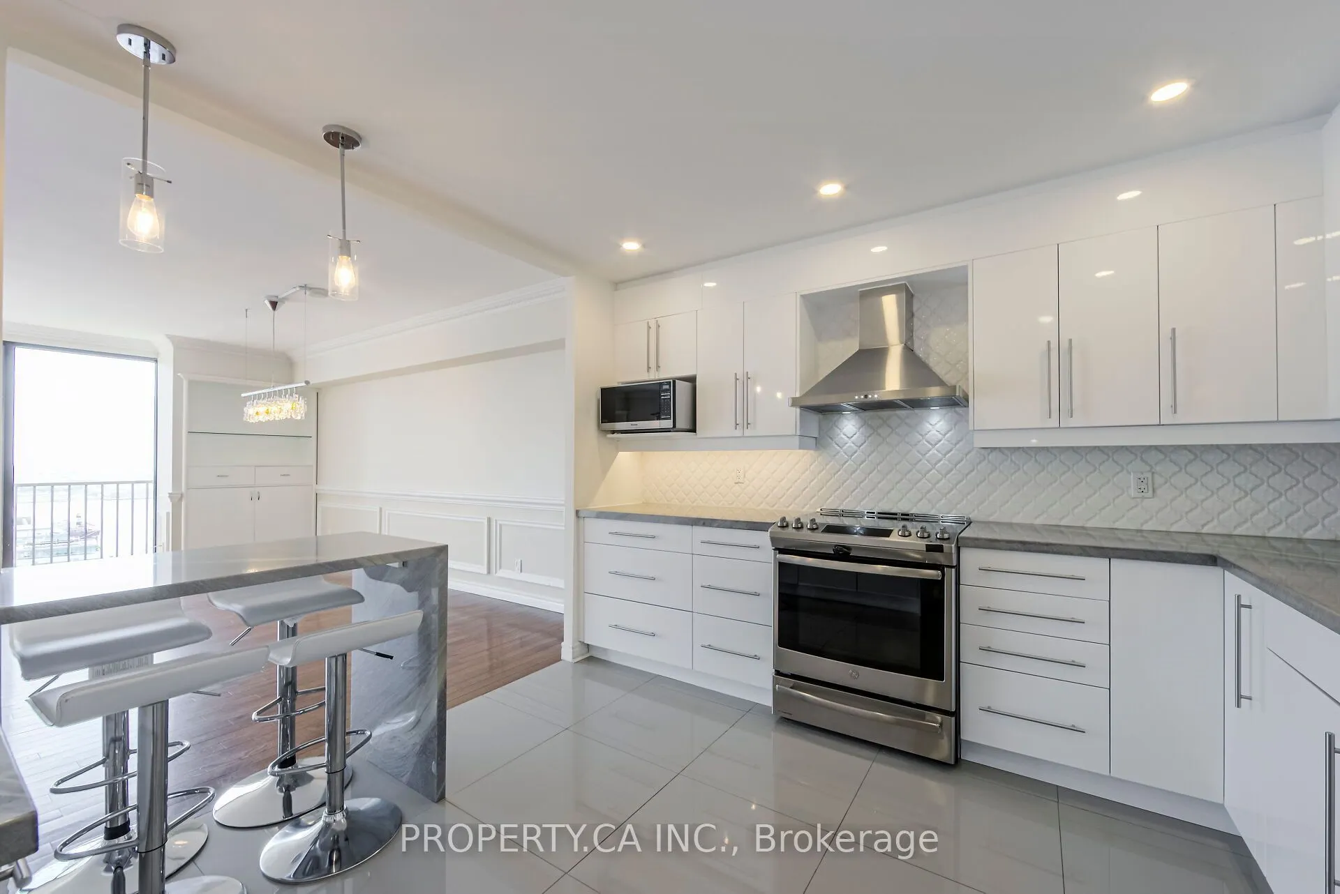 33 Harbour Square #2805
