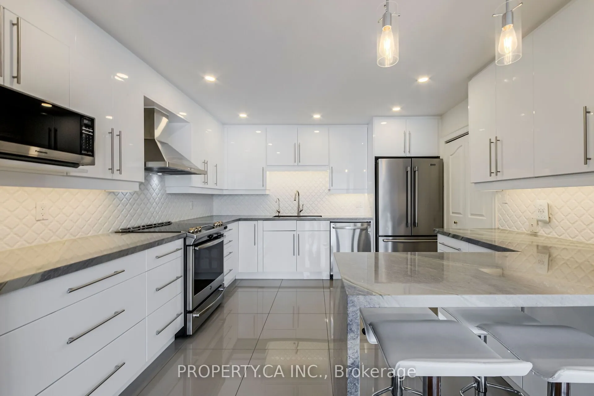 33 Harbour Square #2805