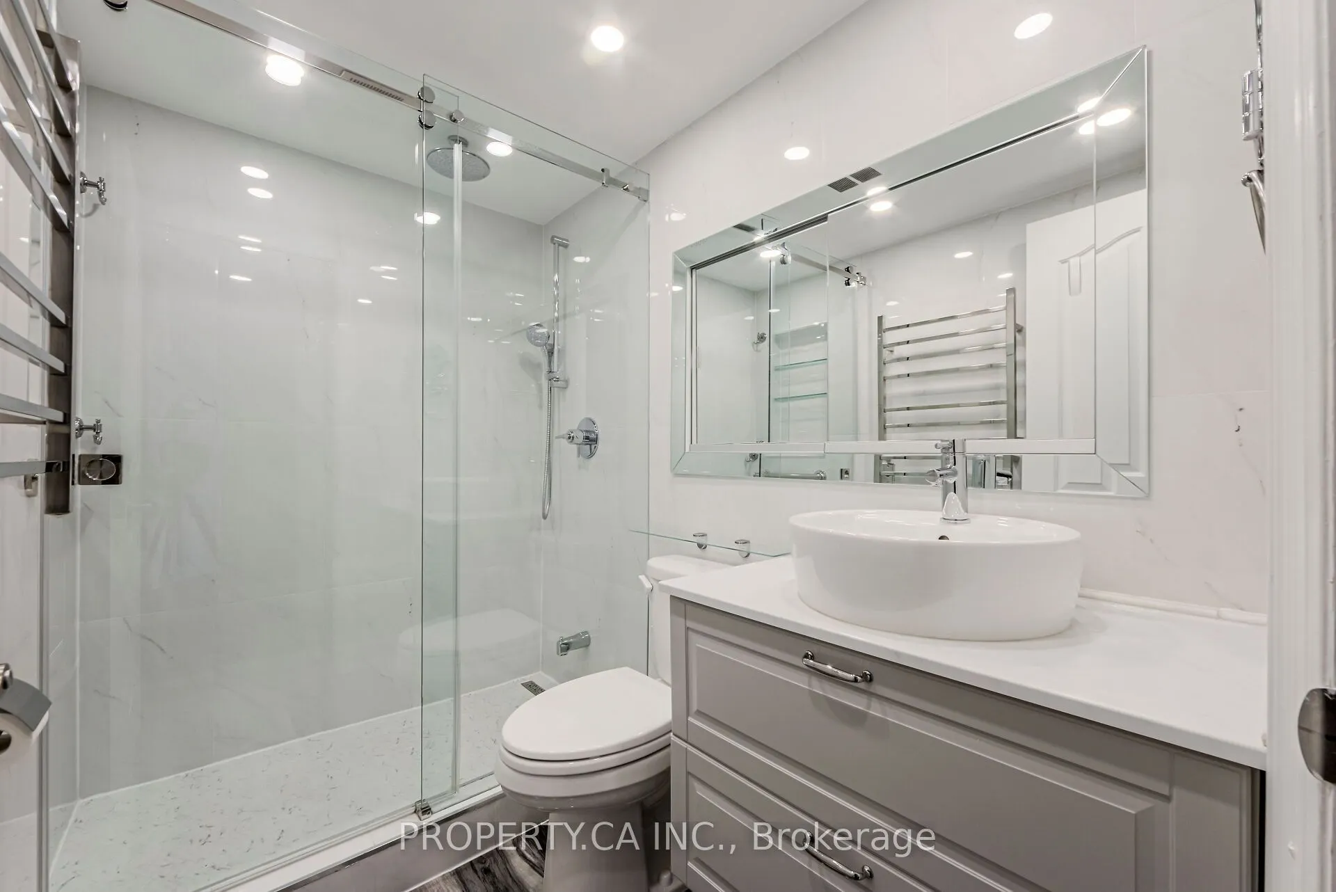 33 Harbour Square #2805