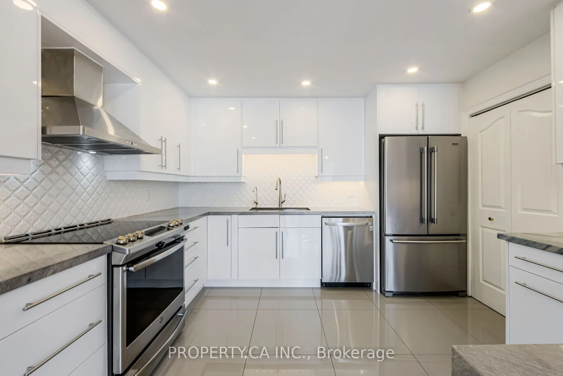 33 Harbour Square #2805