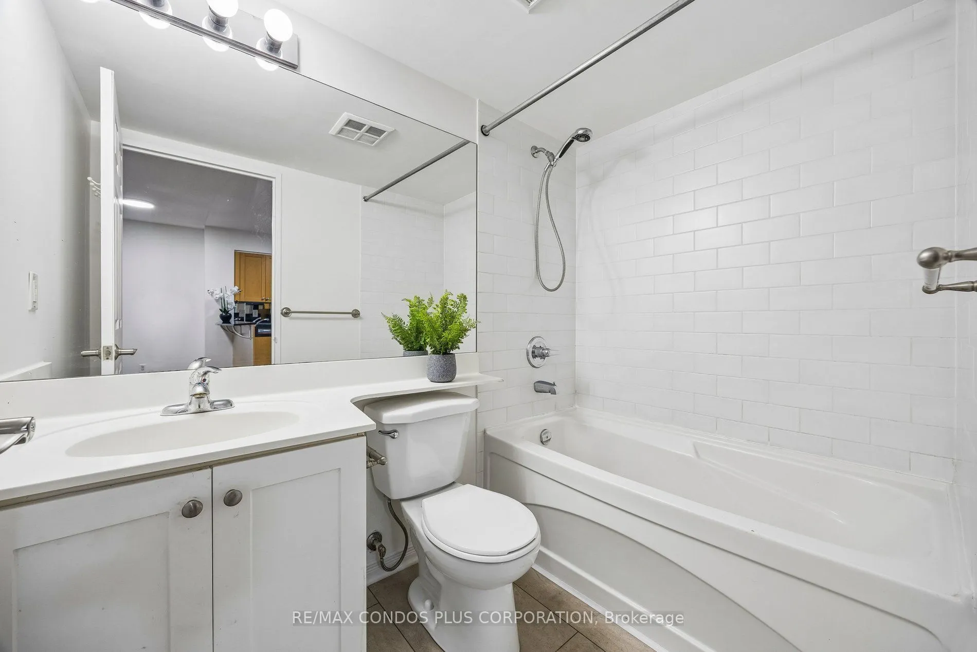 230 King Street E #1010