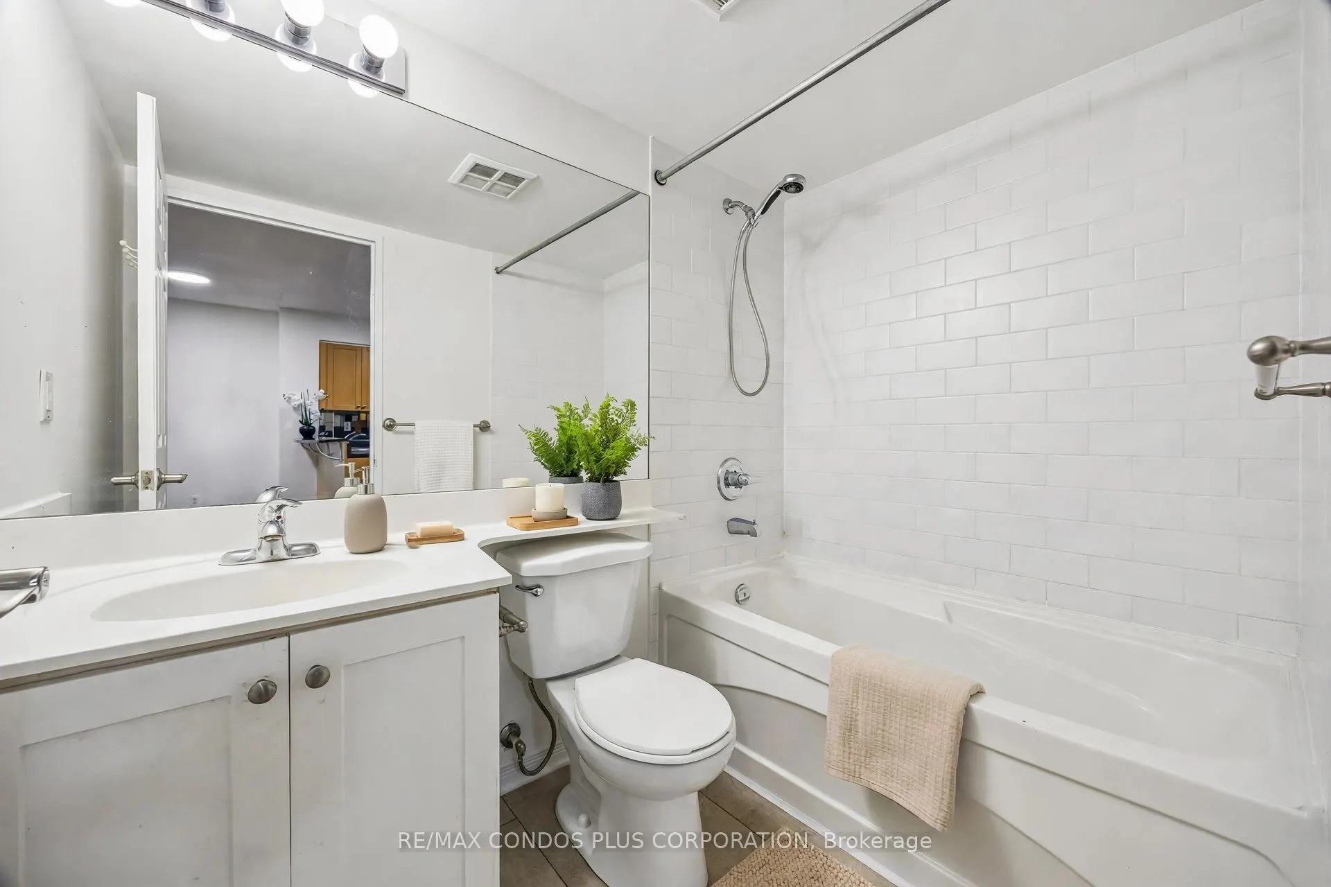 230 King Street E #1010