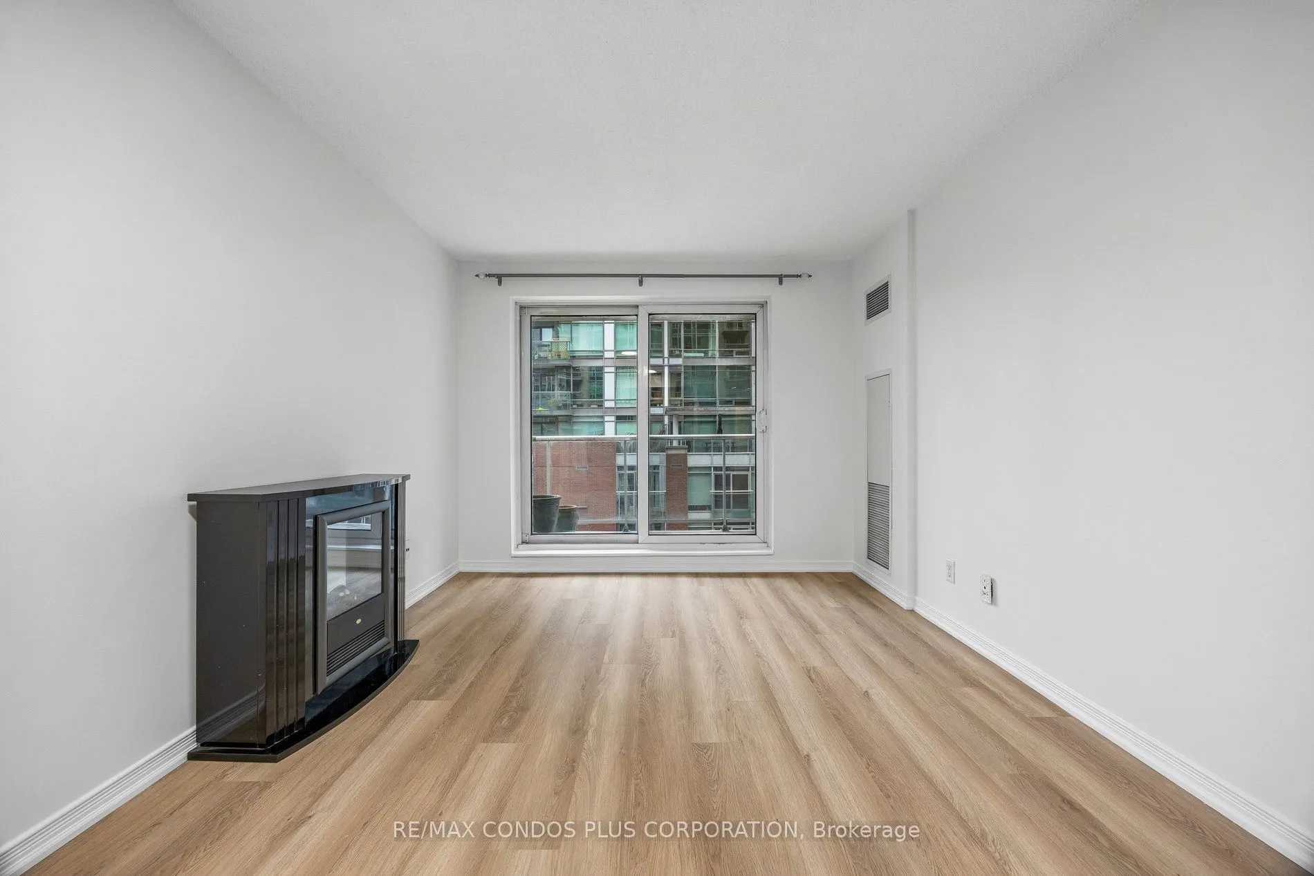 230 King Street E #1010