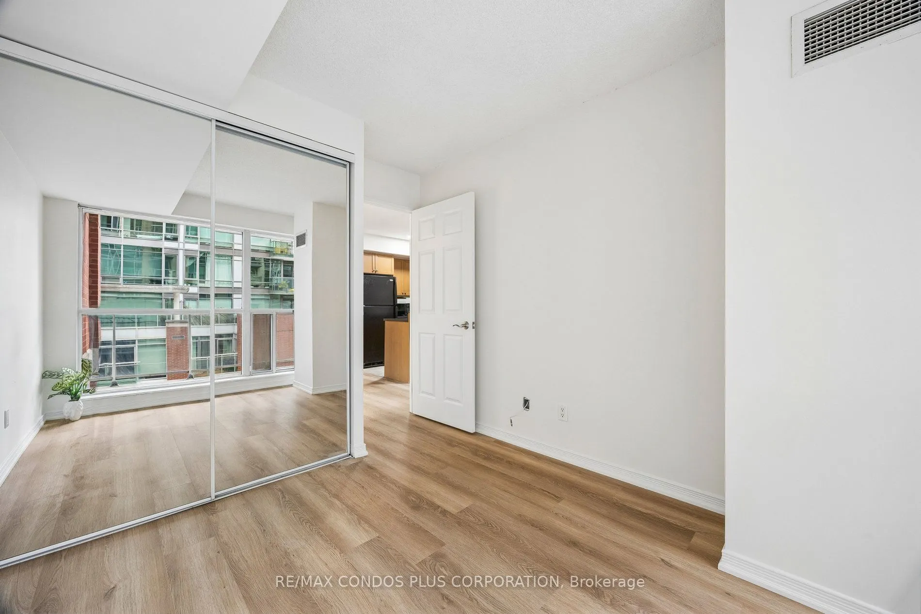230 King Street E #1010