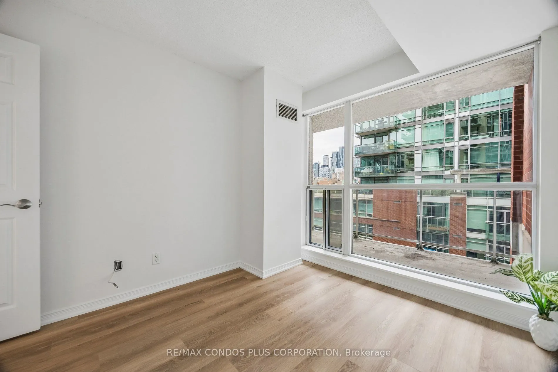 230 King Street E #1010