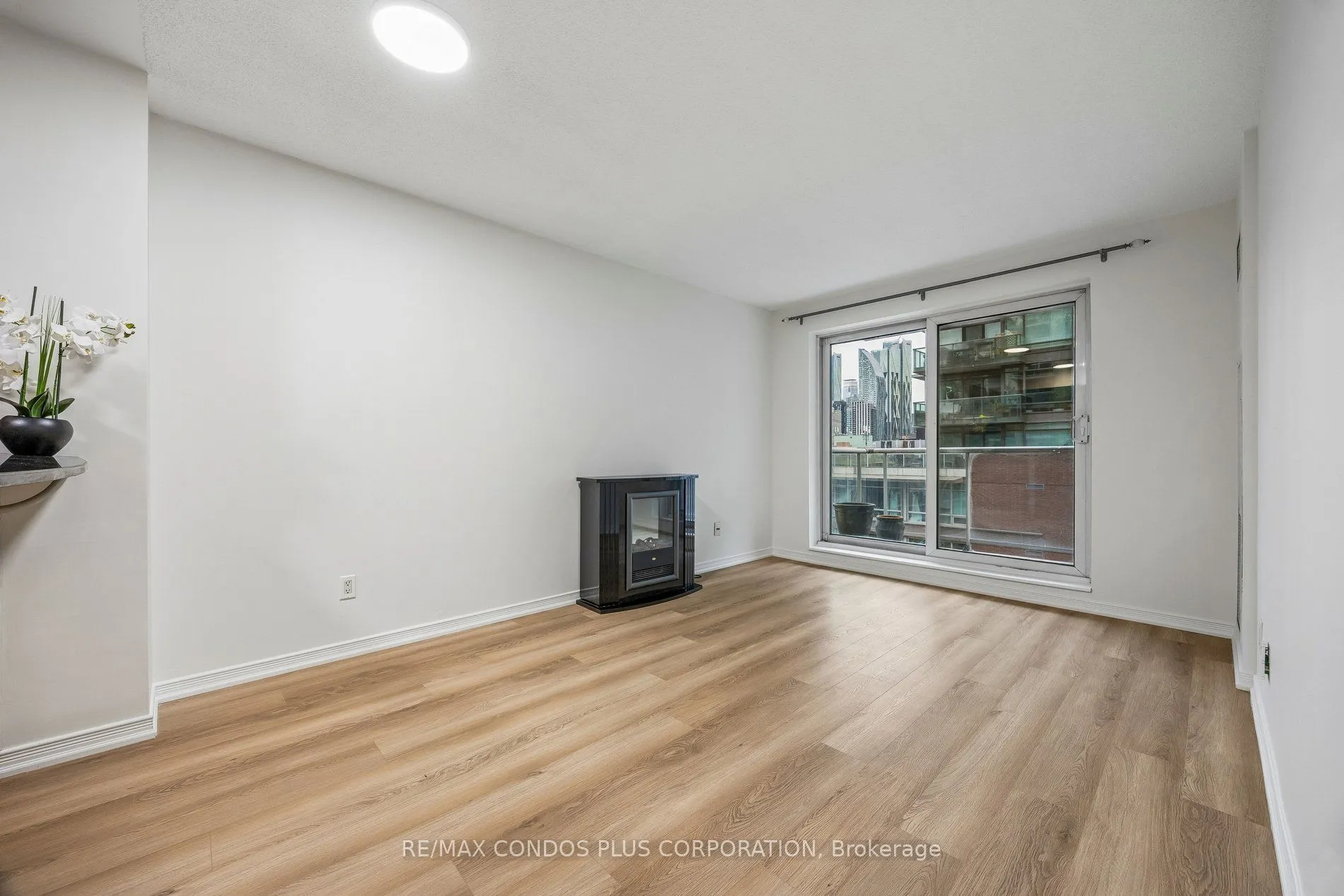 230 King Street E #1010