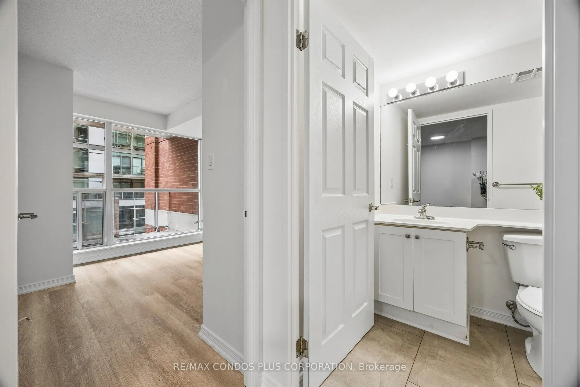 230 King Street E #1010