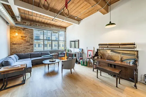 955 Queen Street W
