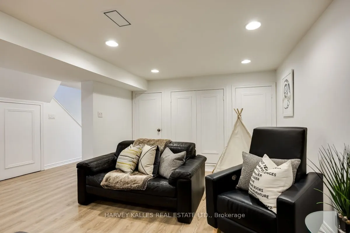42 Raeburn Avenue