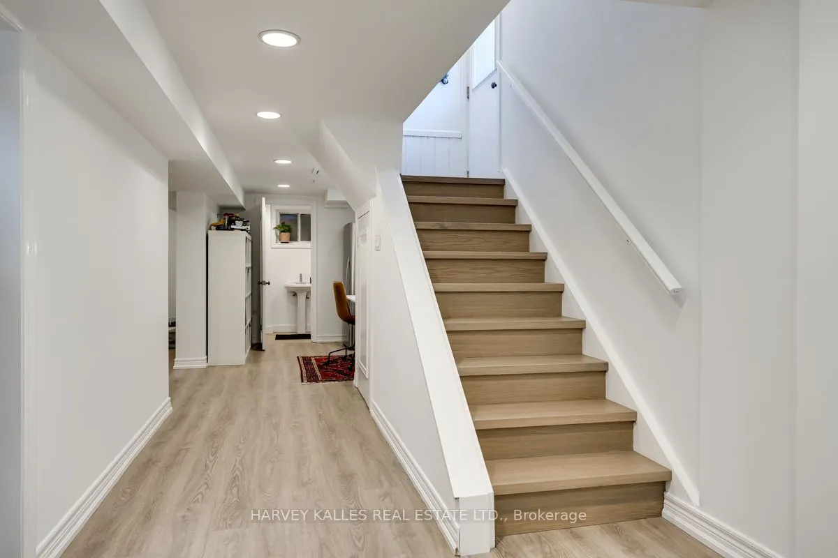 42 Raeburn Avenue
