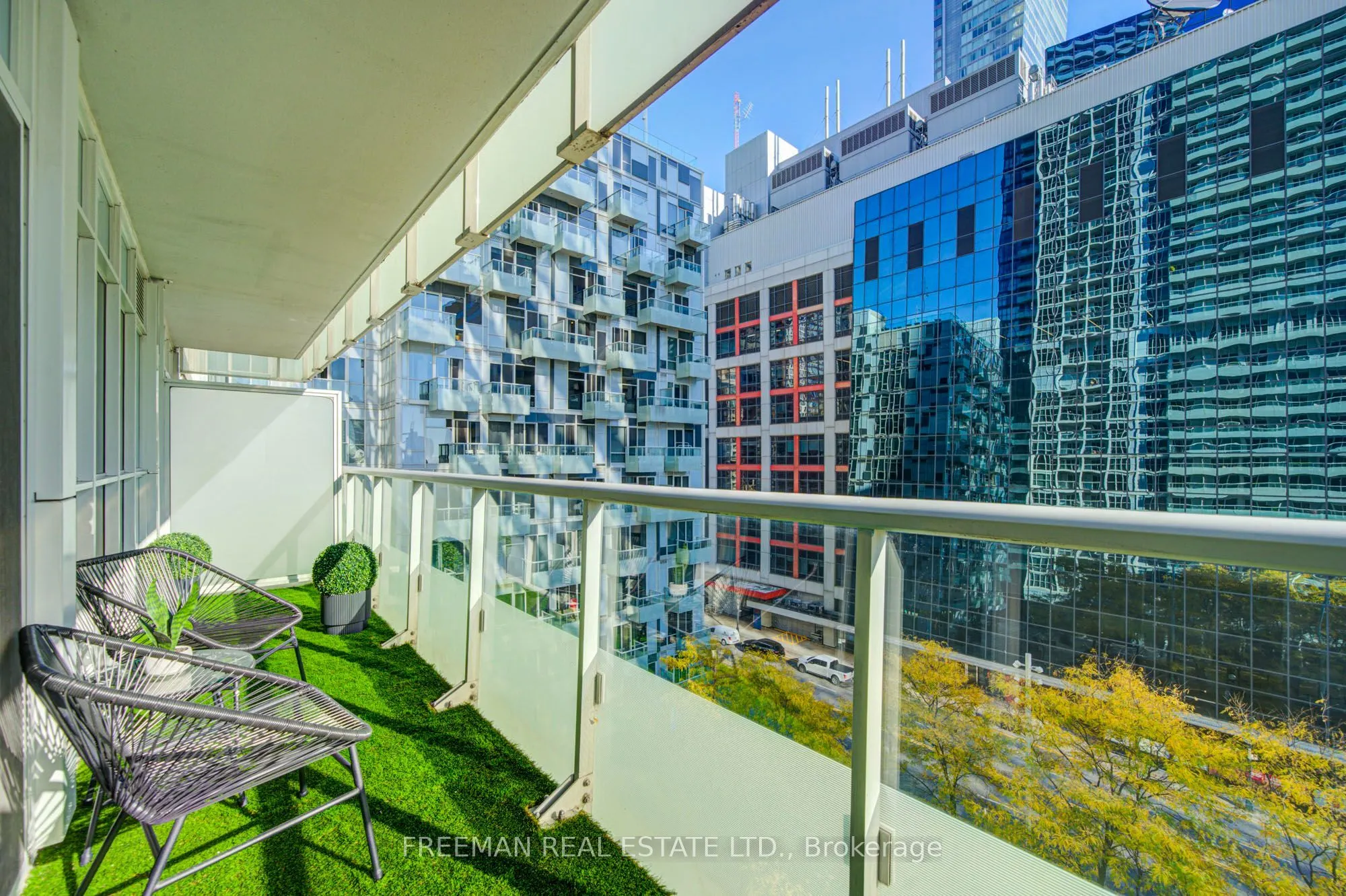 300 Front Street W #709