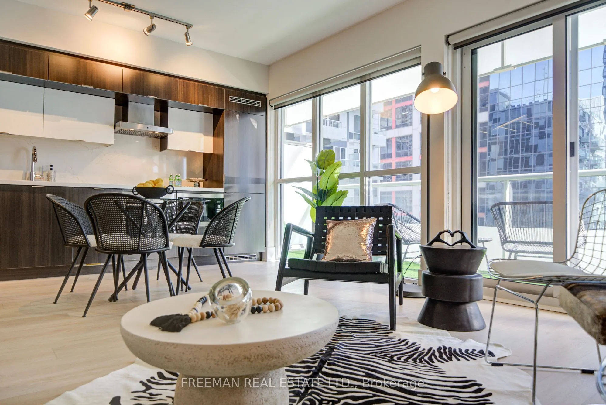 300 Front Street W #709