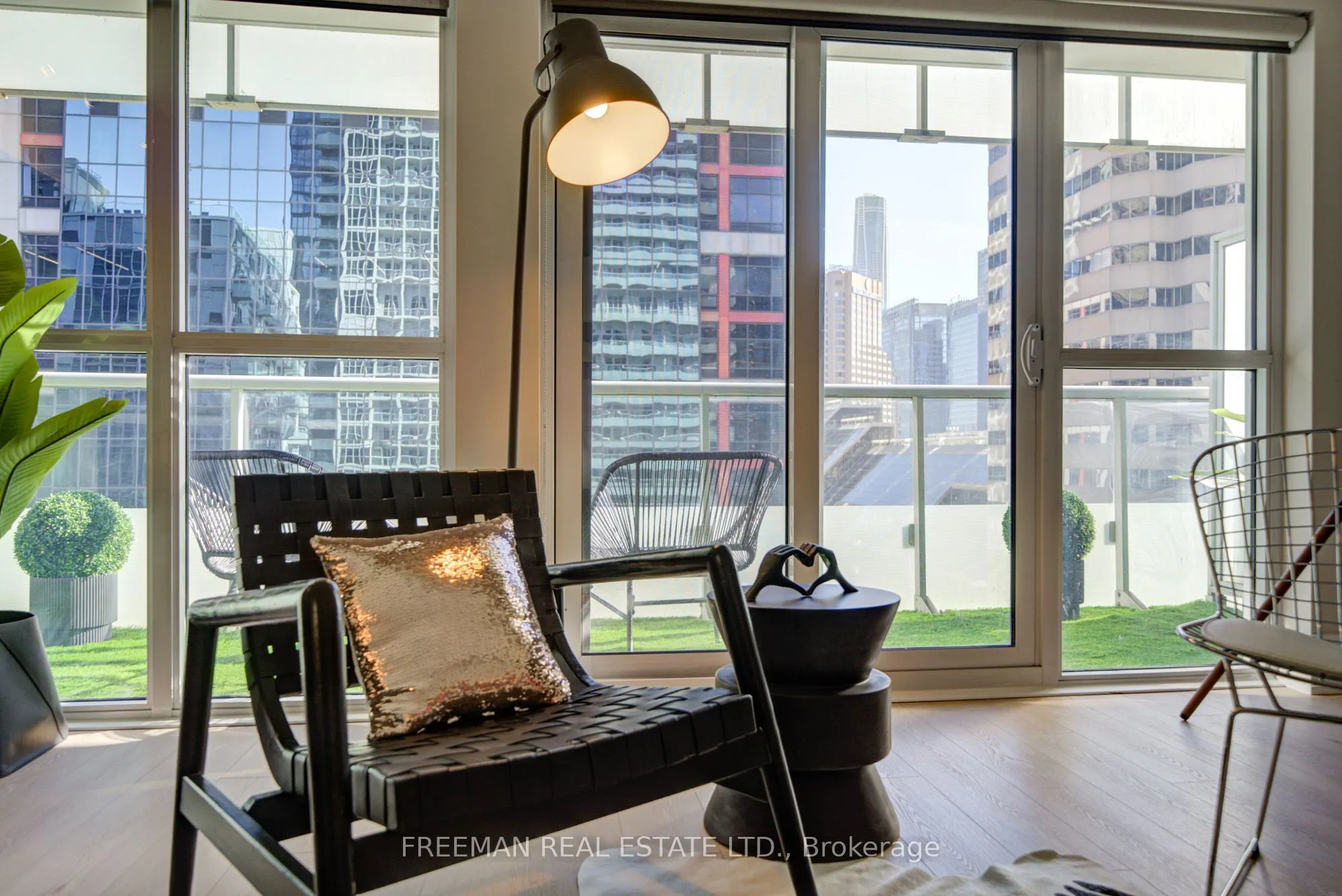 300 Front Street W #709