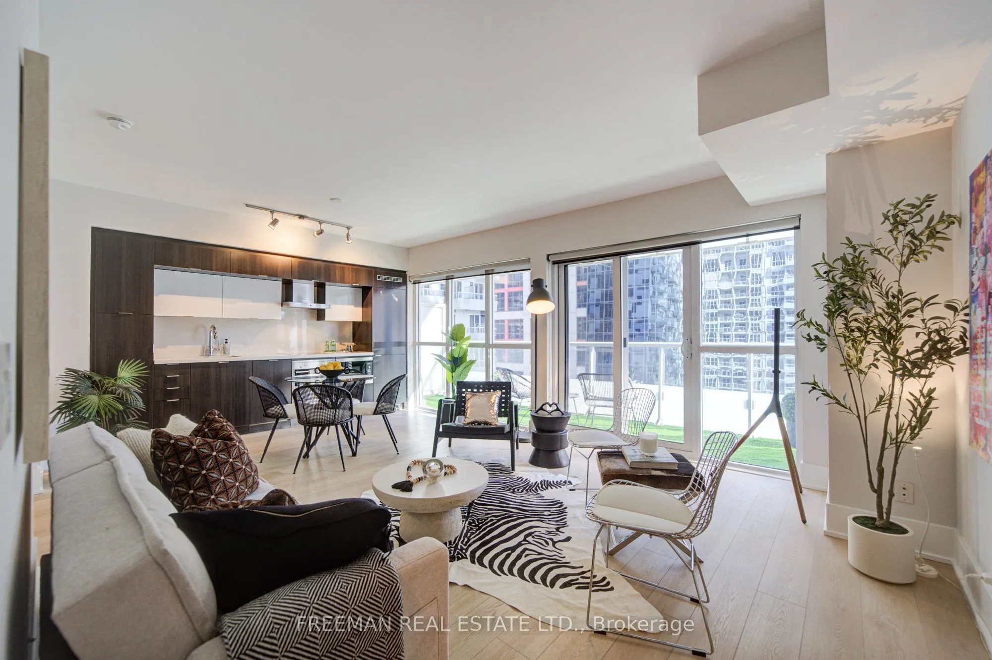 300 Front Street W #709