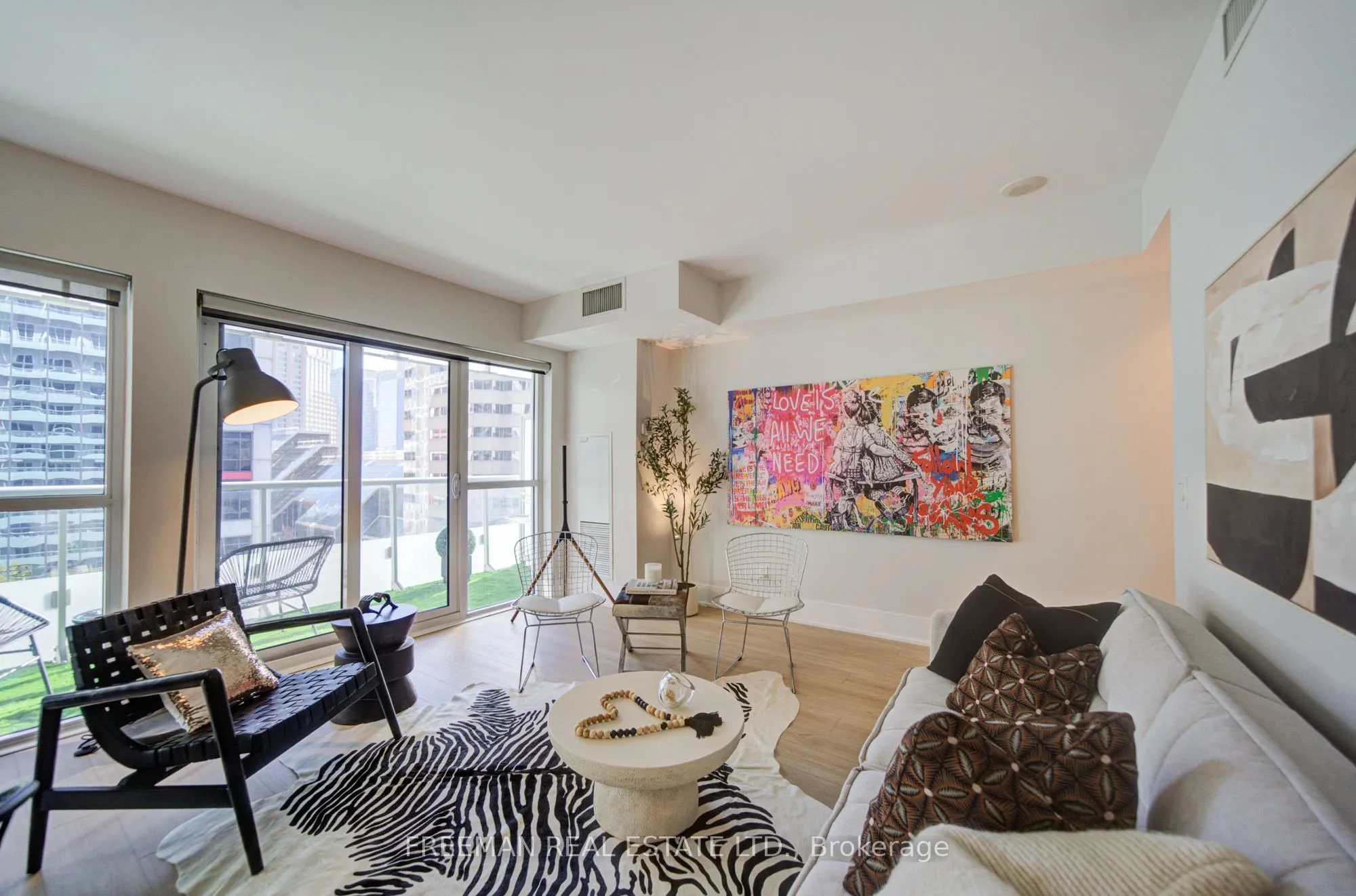300 Front Street W #709