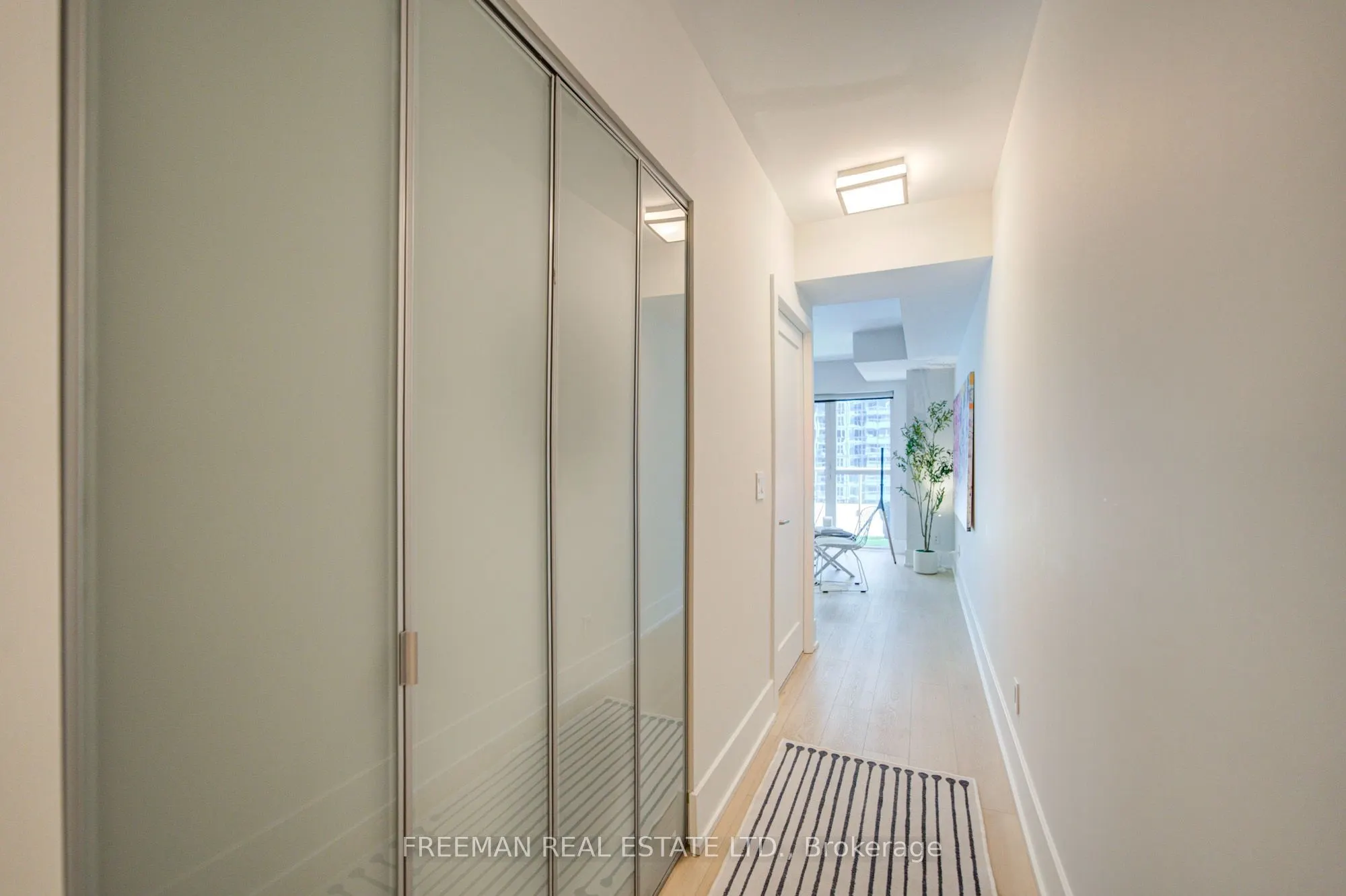 300 Front Street W #709