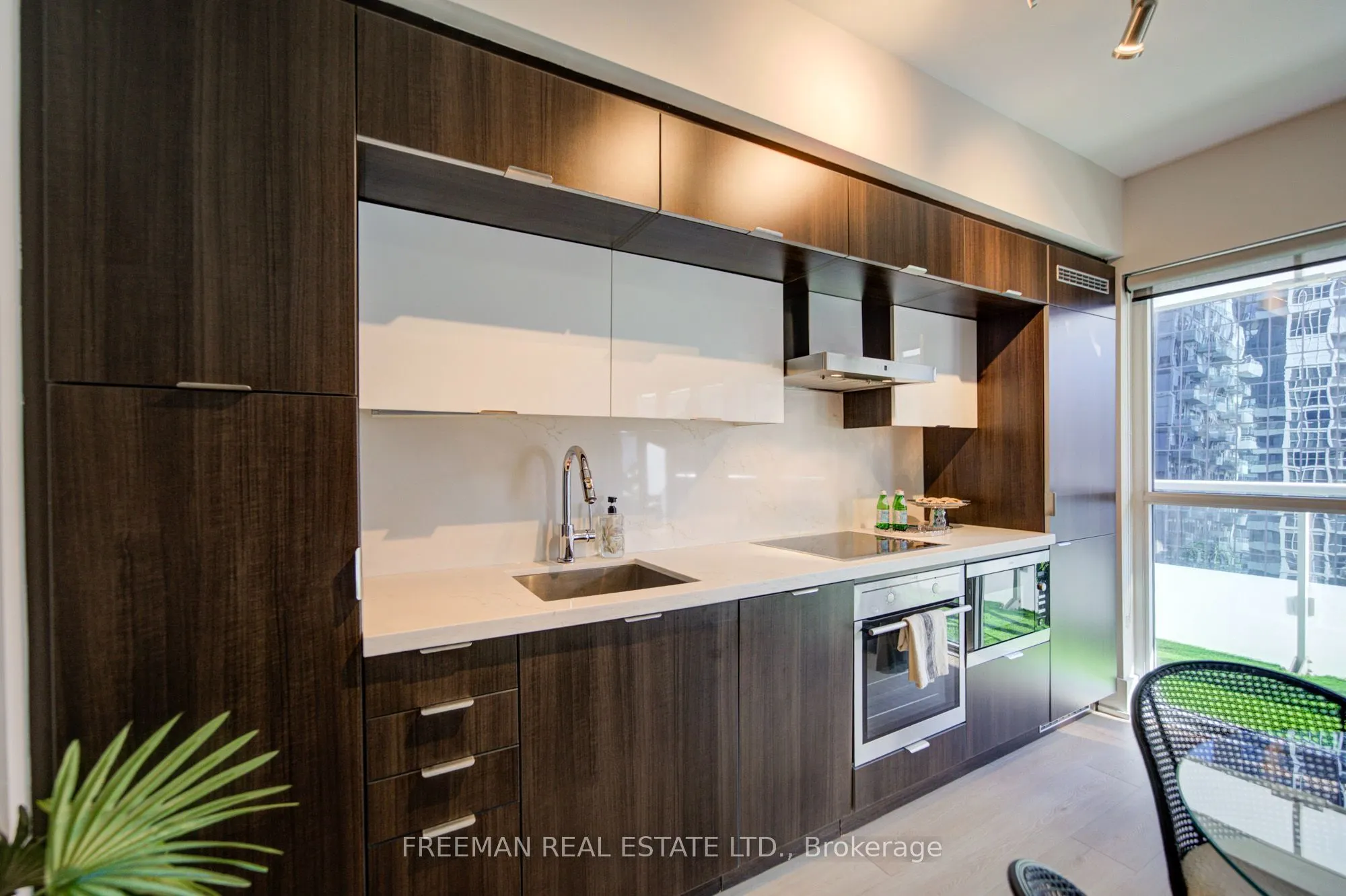 300 Front Street W #709