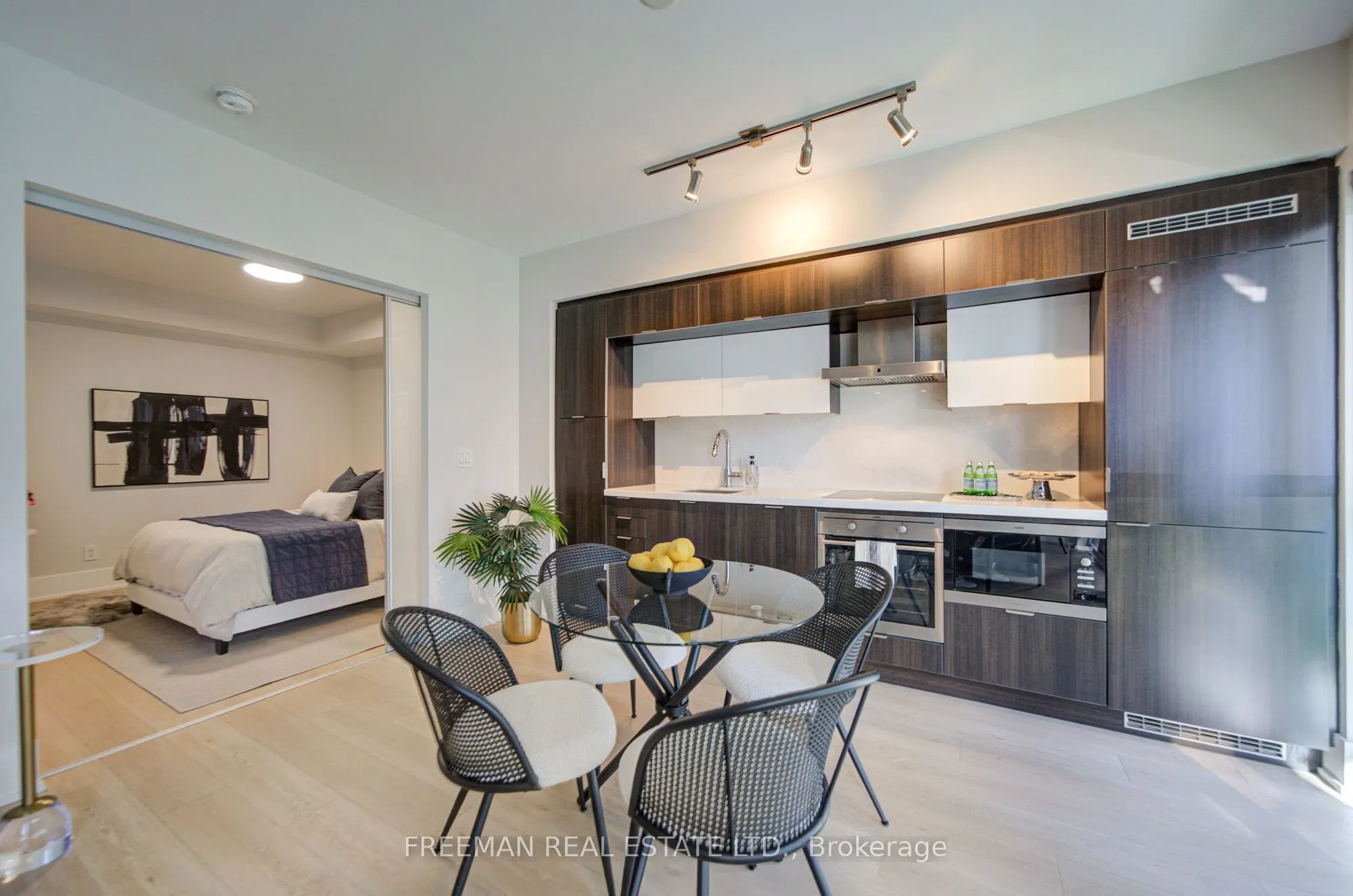 300 Front Street W #709