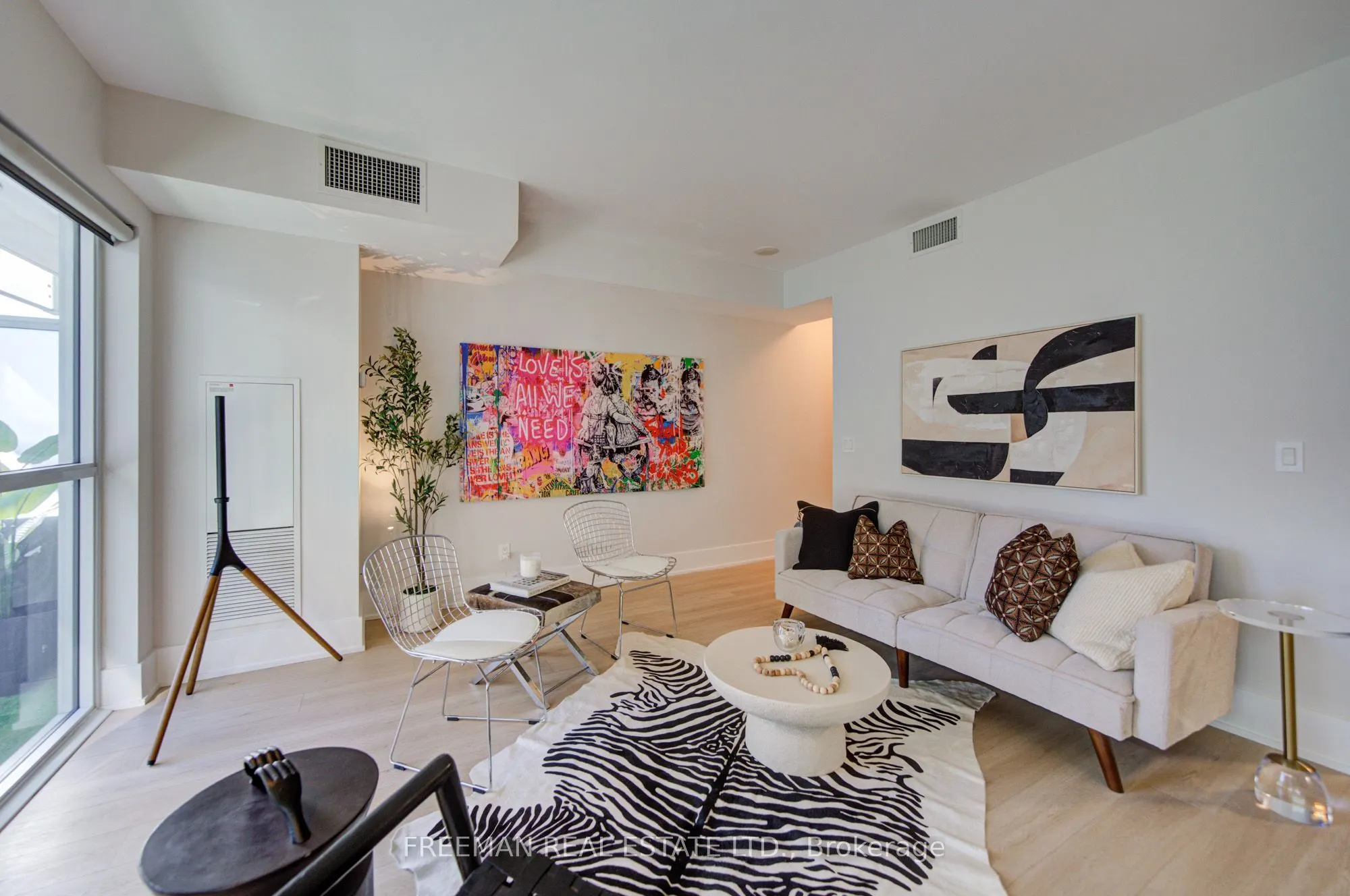 300 Front Street W #709