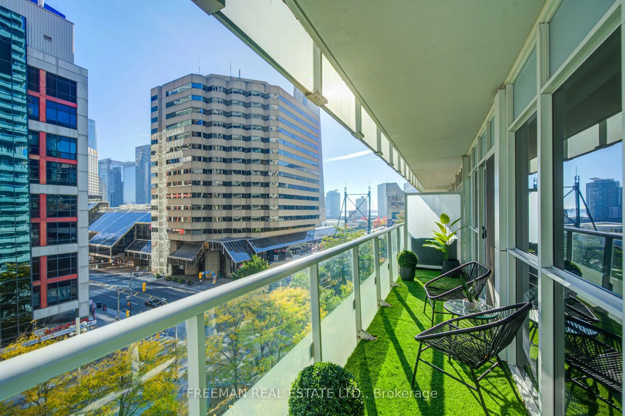 300 Front Street W #709