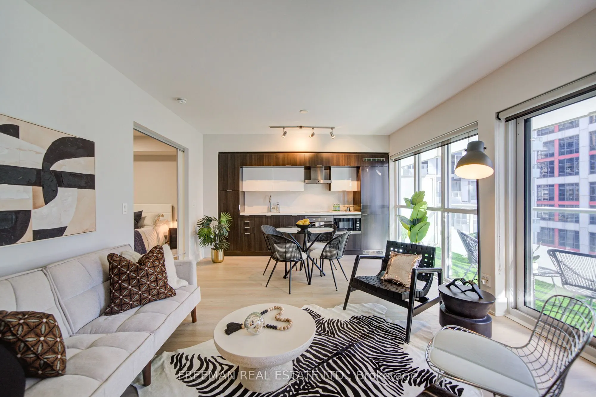 300 Front Street W #709