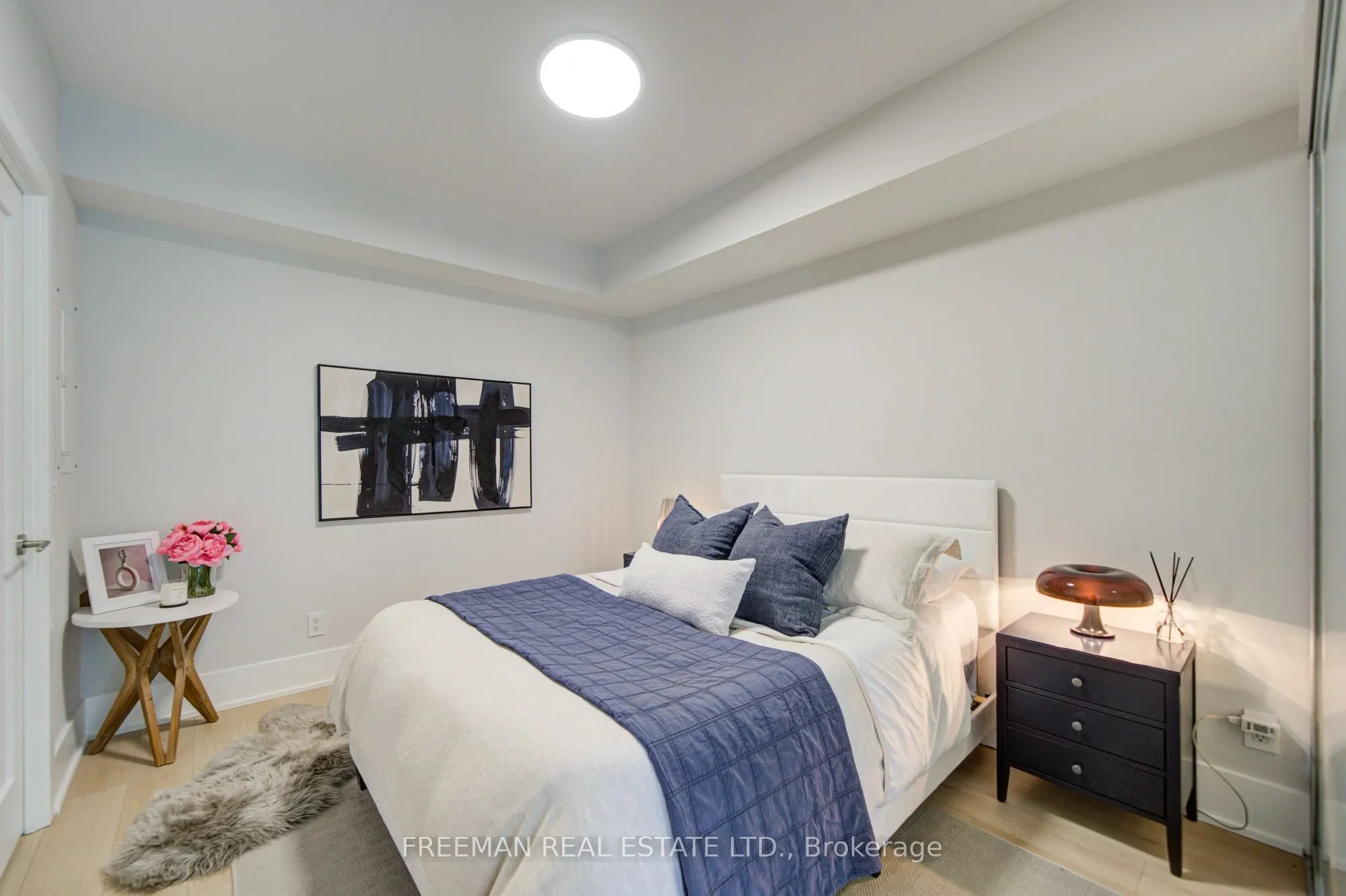 300 Front Street W #709
