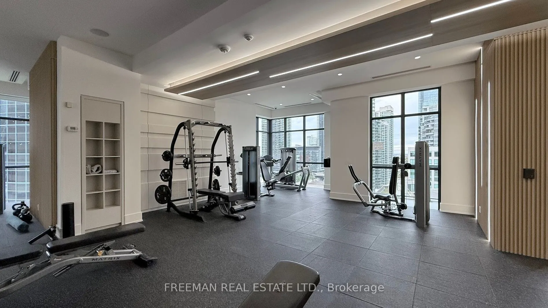 300 Front Street W #709