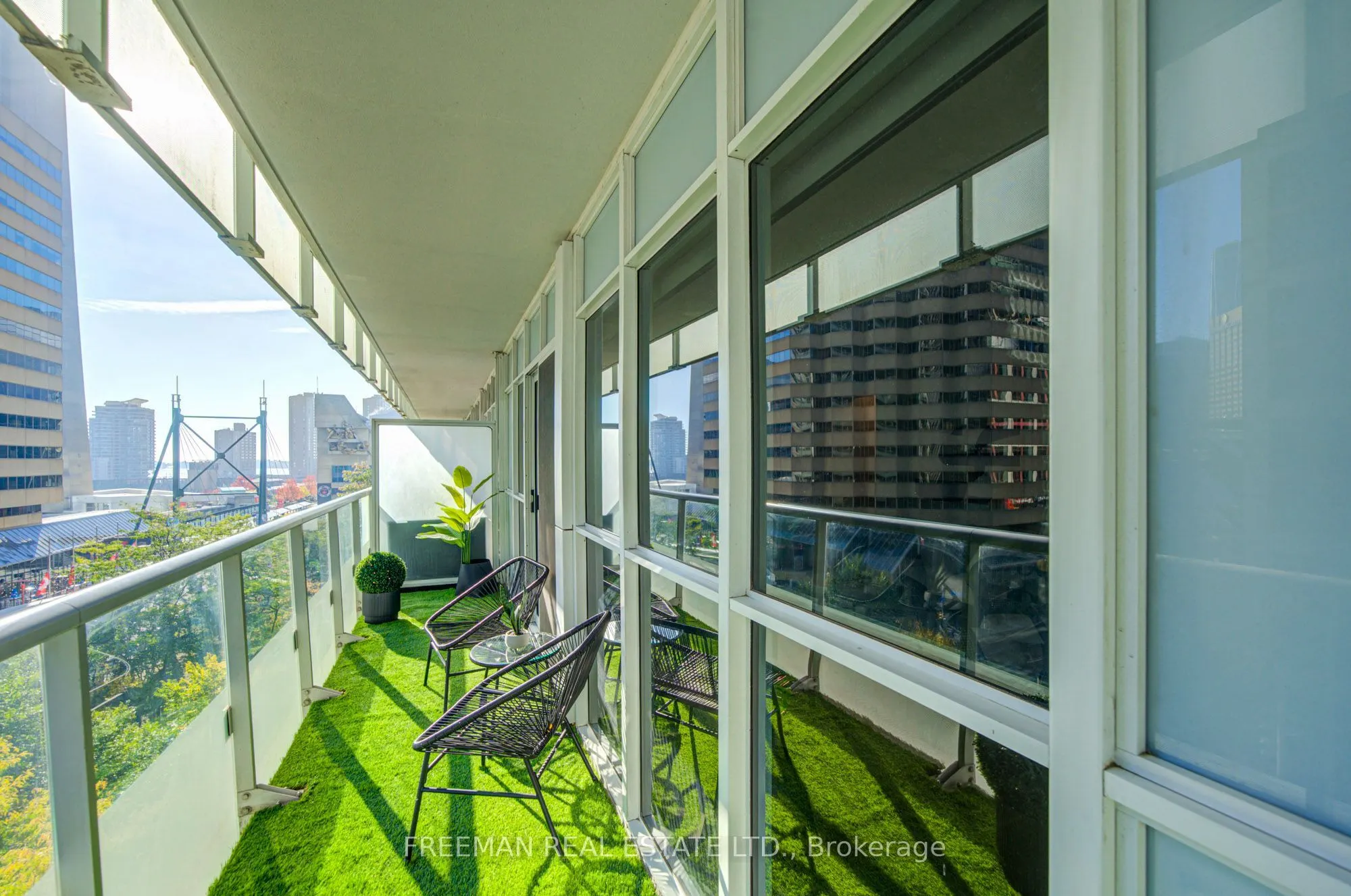 300 Front Street W #709