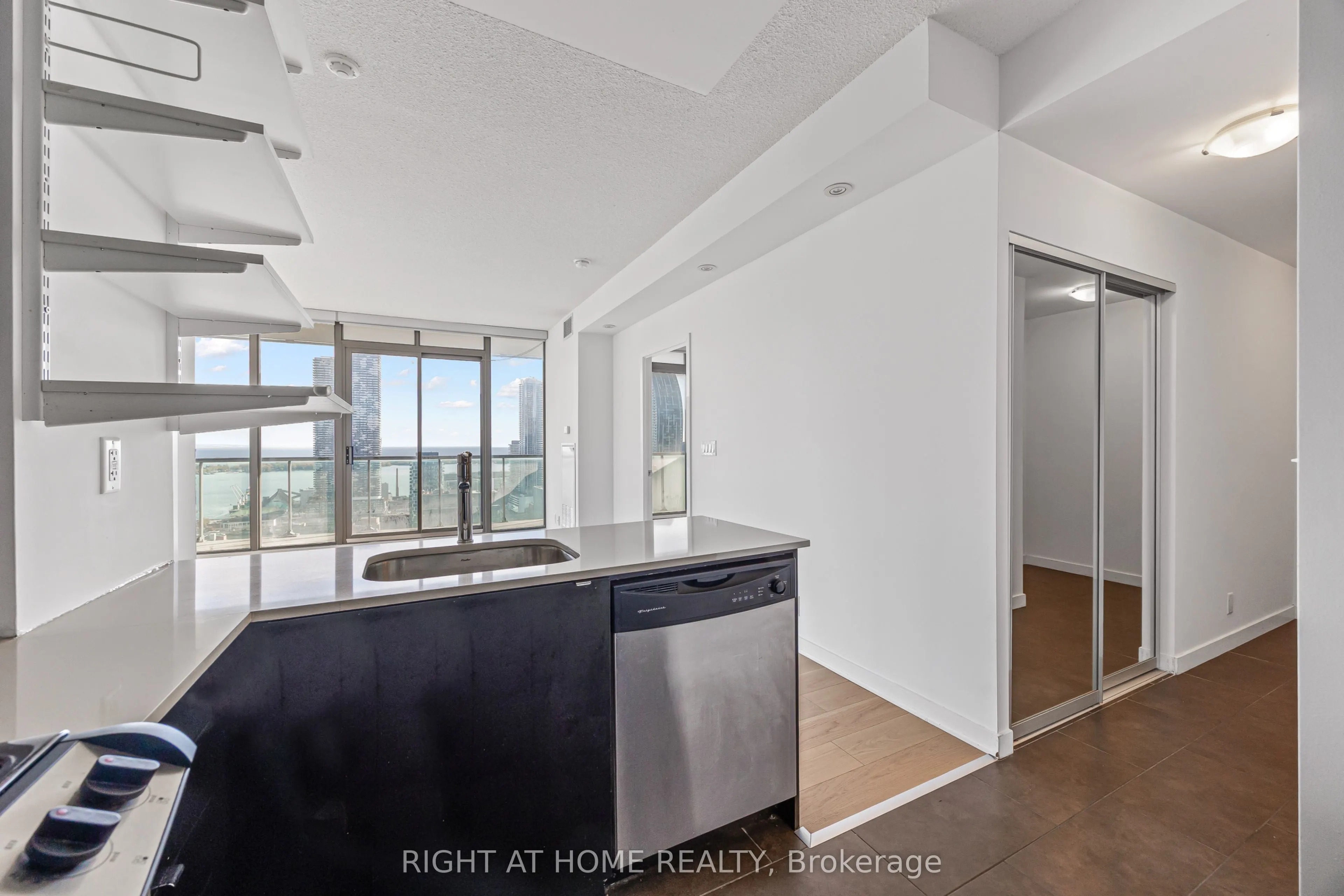 33 Lombard Street #3406