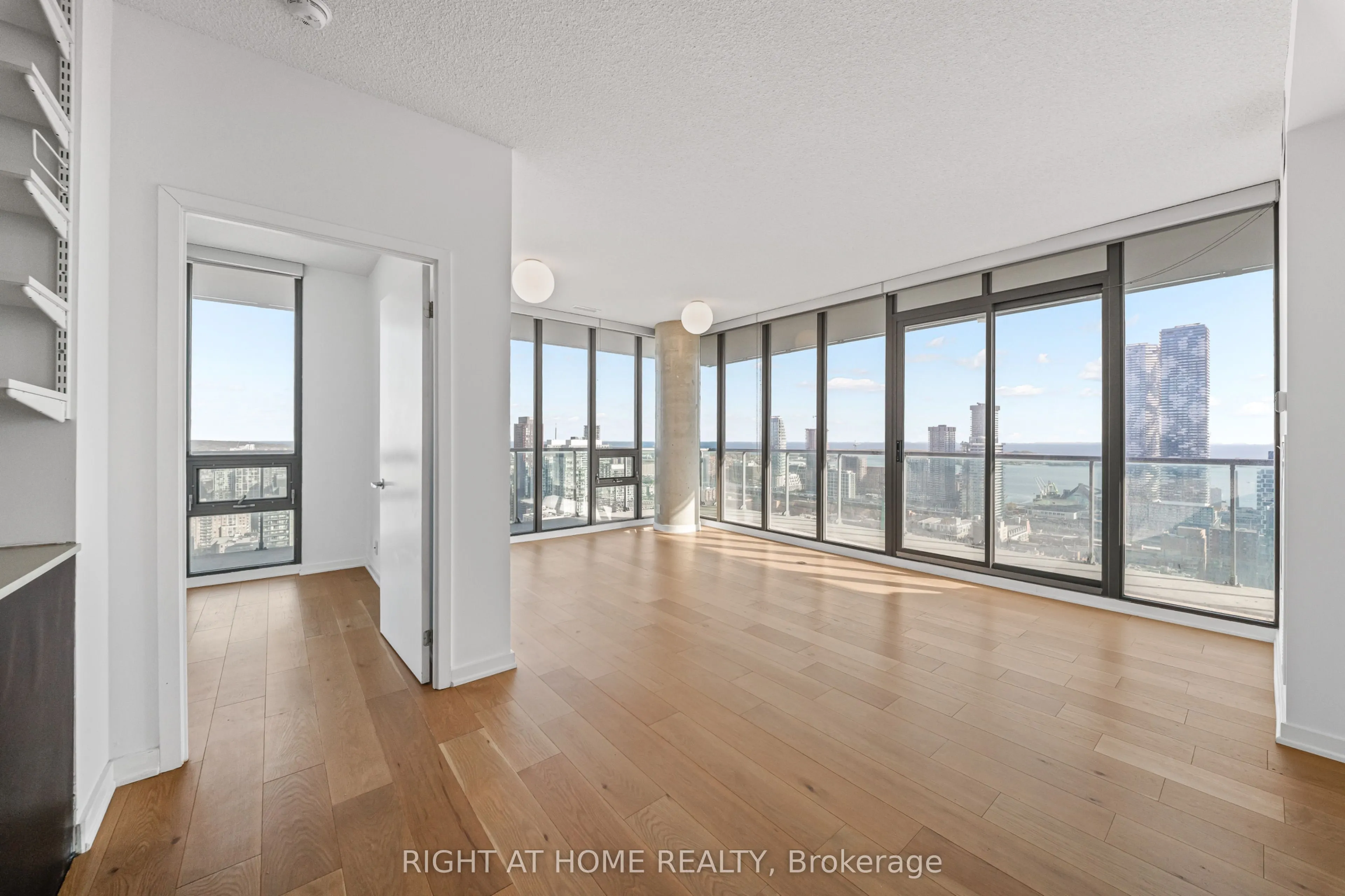 33 Lombard Street #3406