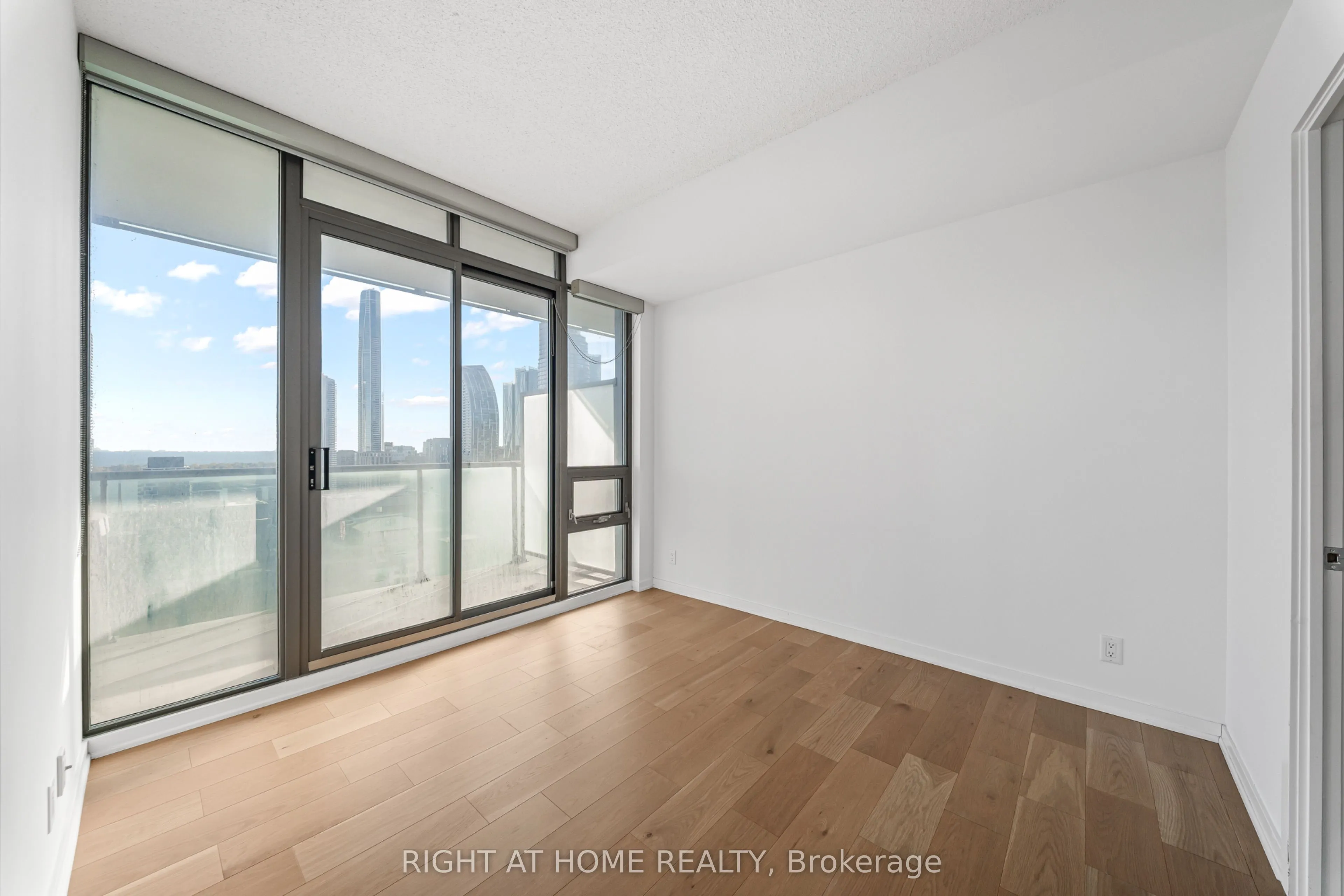 33 Lombard Street #3406