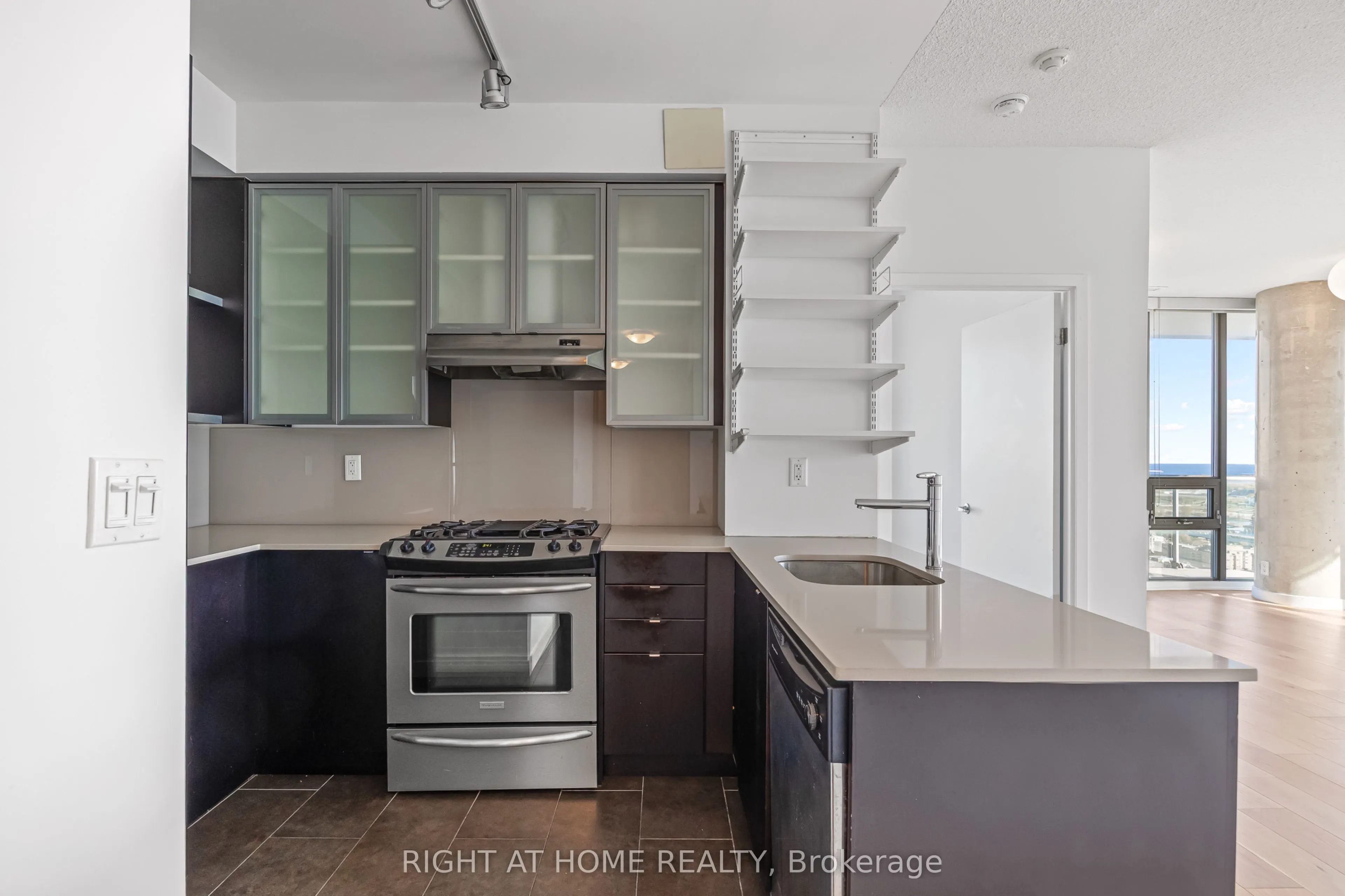 33 Lombard Street #3406