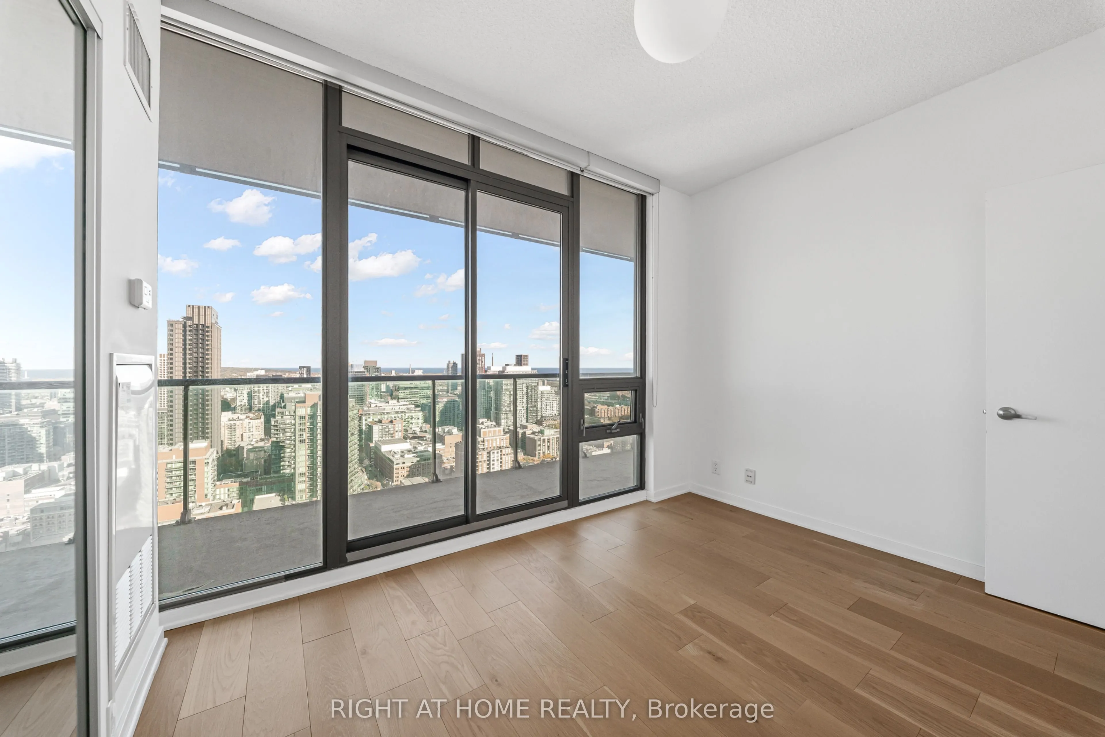 33 Lombard Street #3406
