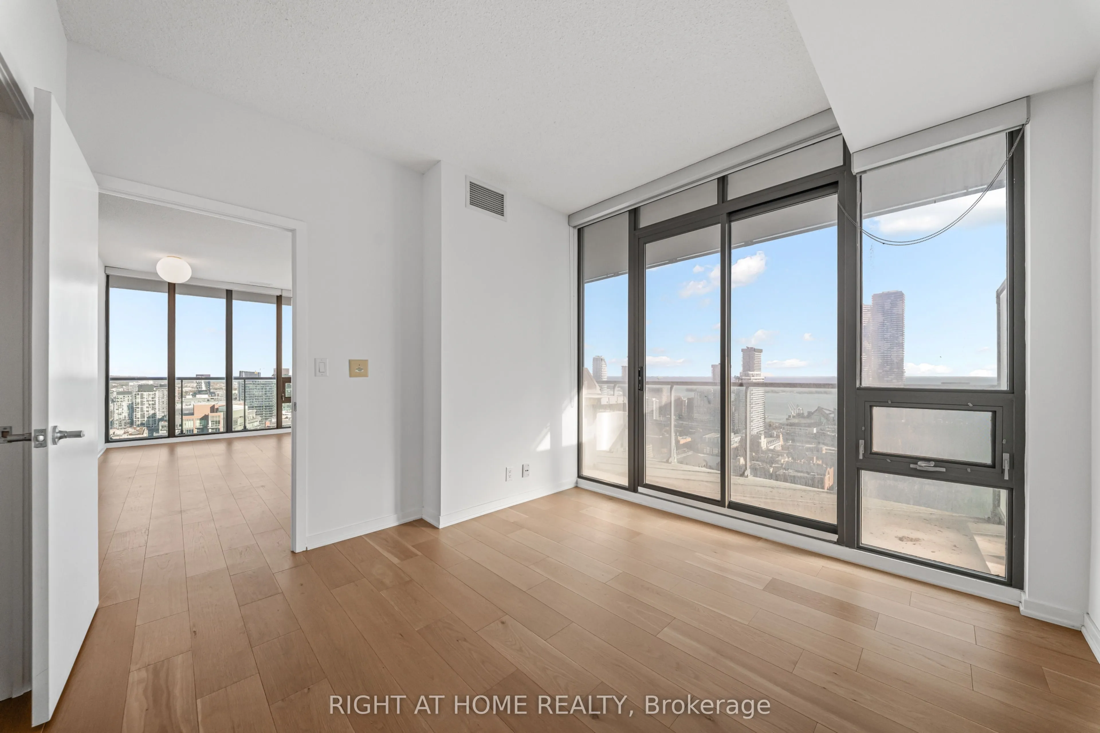 33 Lombard Street #3406