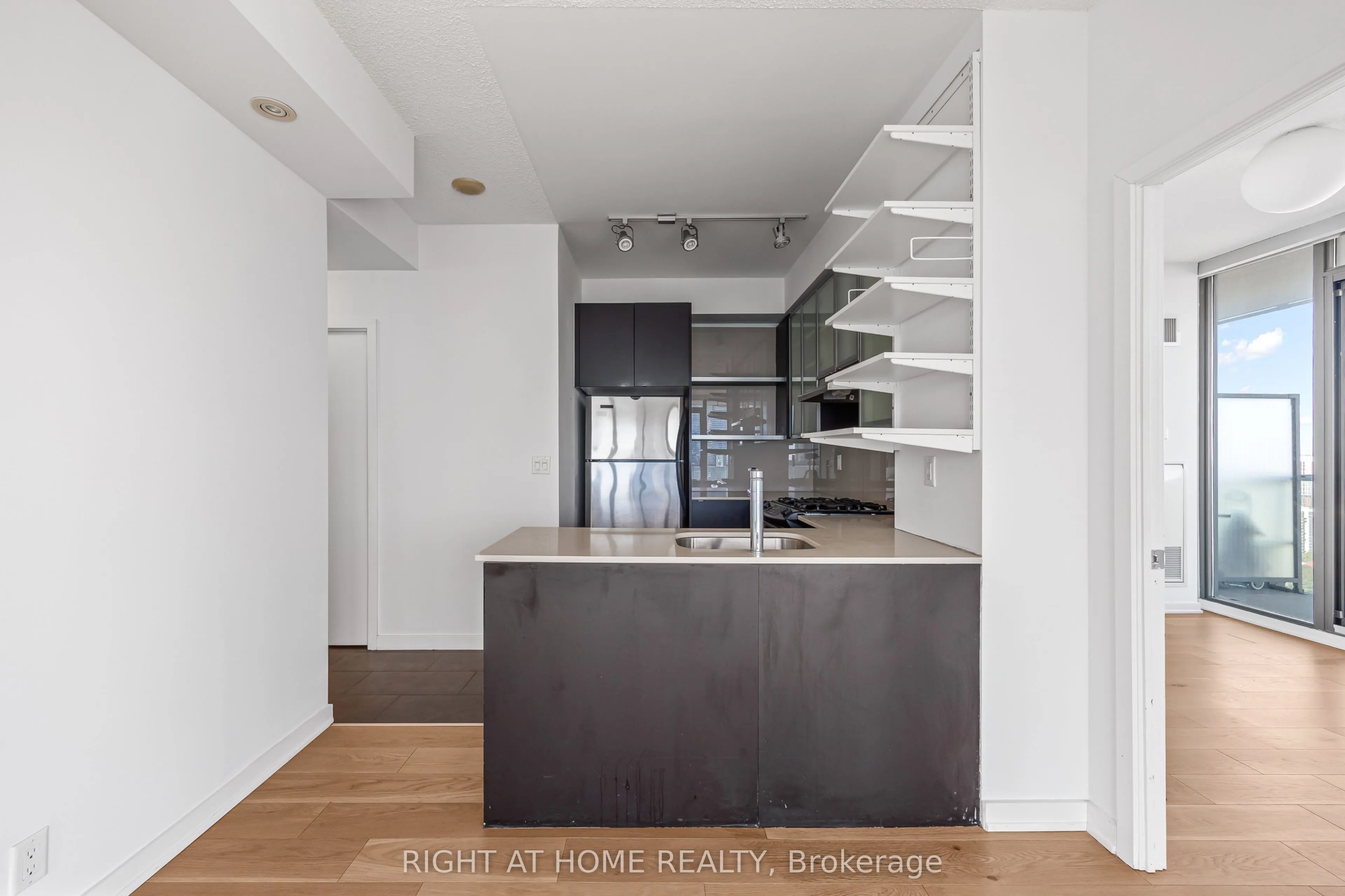 33 Lombard Street #3406