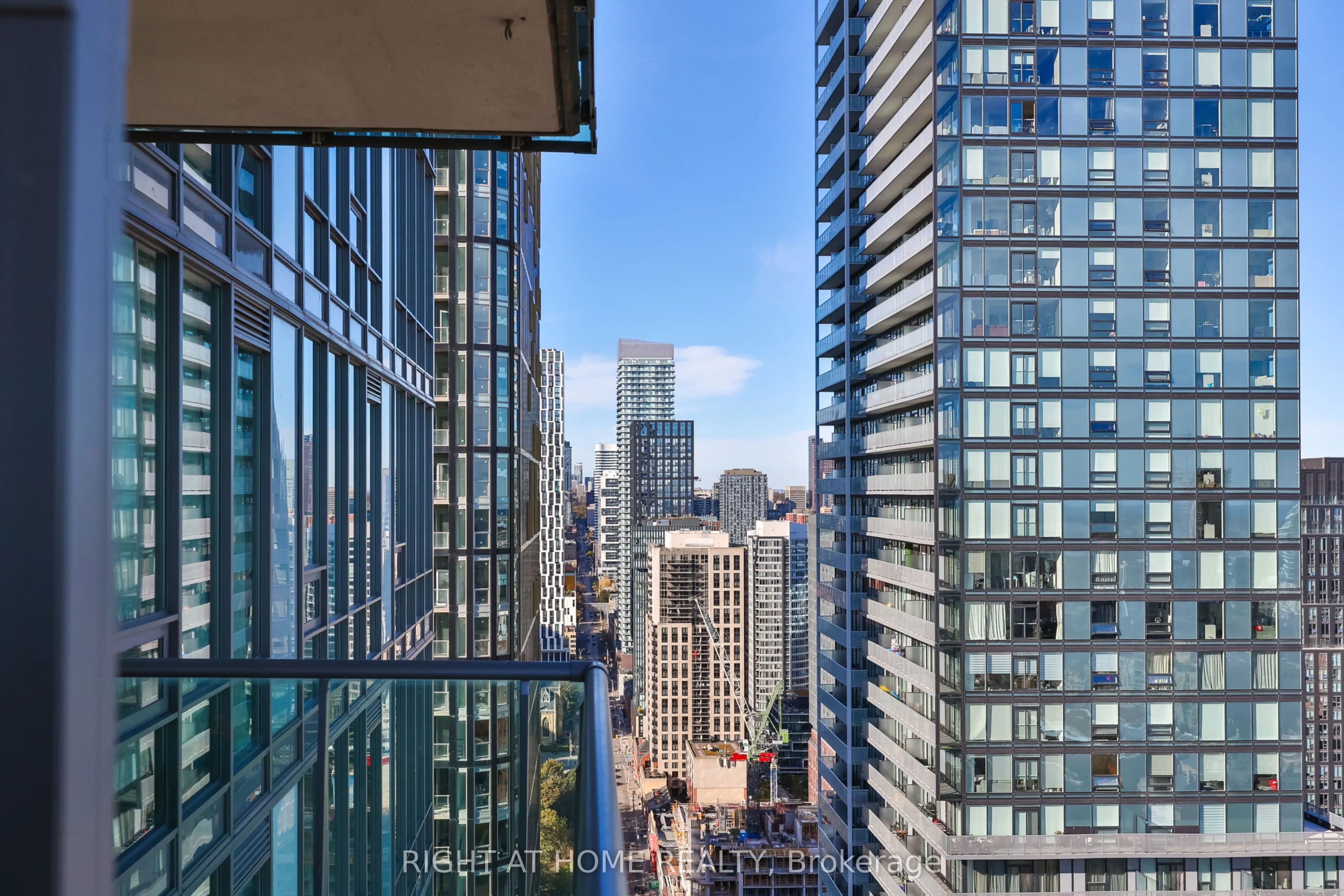 33 Lombard Street #3406